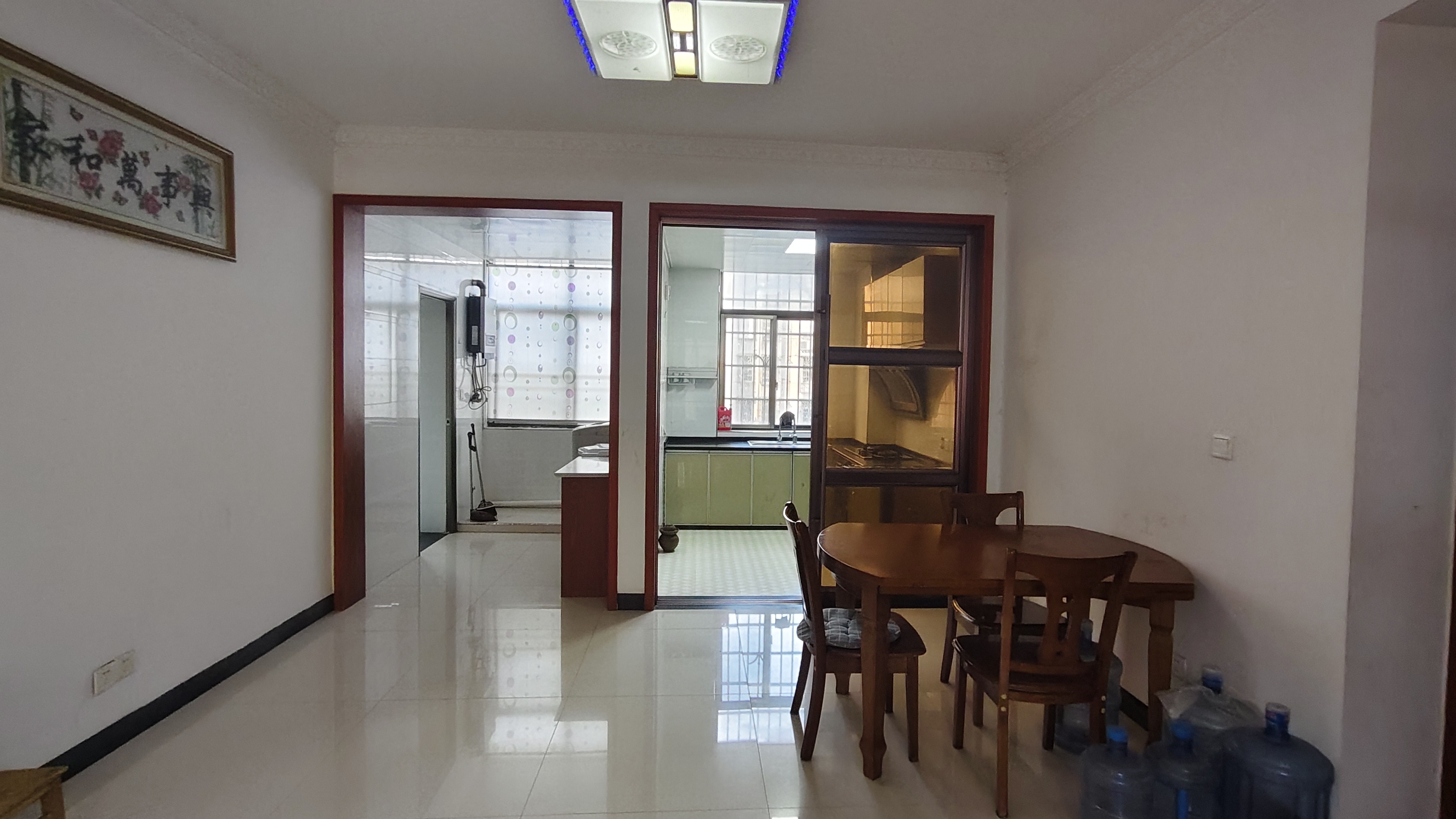 四海花园  2室2厅1卫    1000.0元/月 四海花园  2室2厅1卫    1000.0元/月室内图1