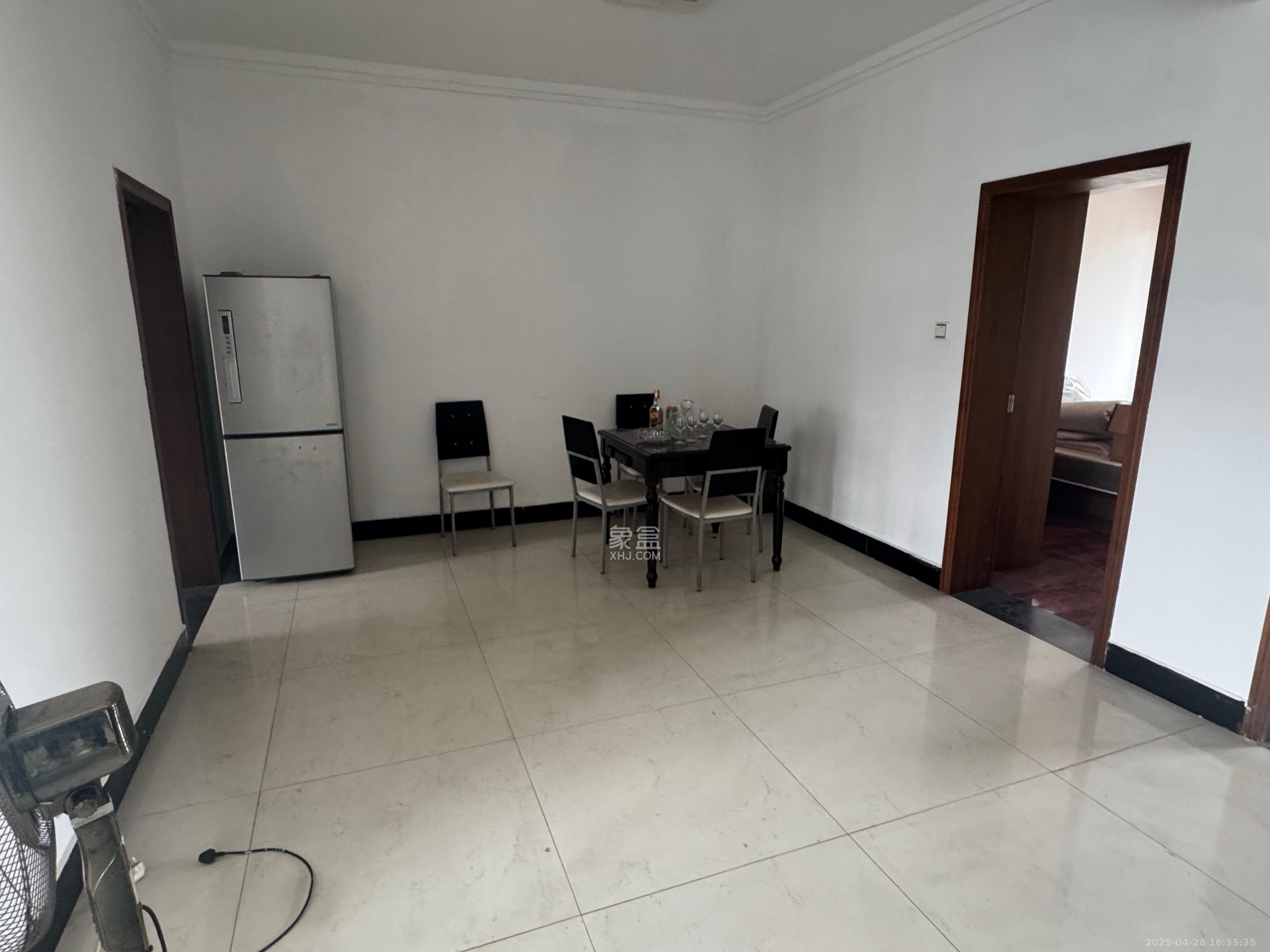 石岭小区A区  4室2厅2卫    2700.0元/月 石岭小区A区  4室2厅2卫    2700.0元/月室内图