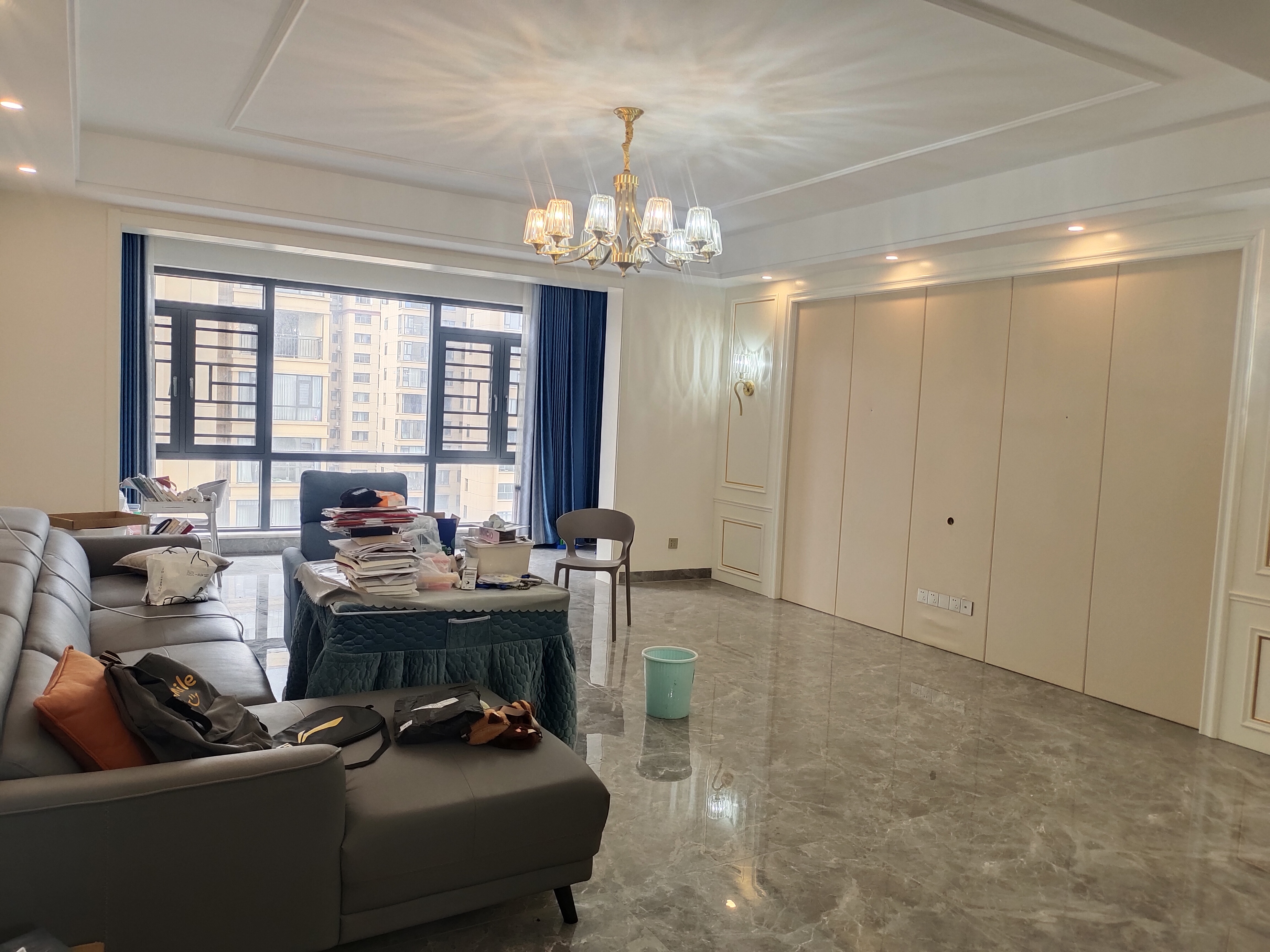 东山领秀 5室2厅1卫 123.00万 东山领秀 5室2厅1卫 123.00万客厅