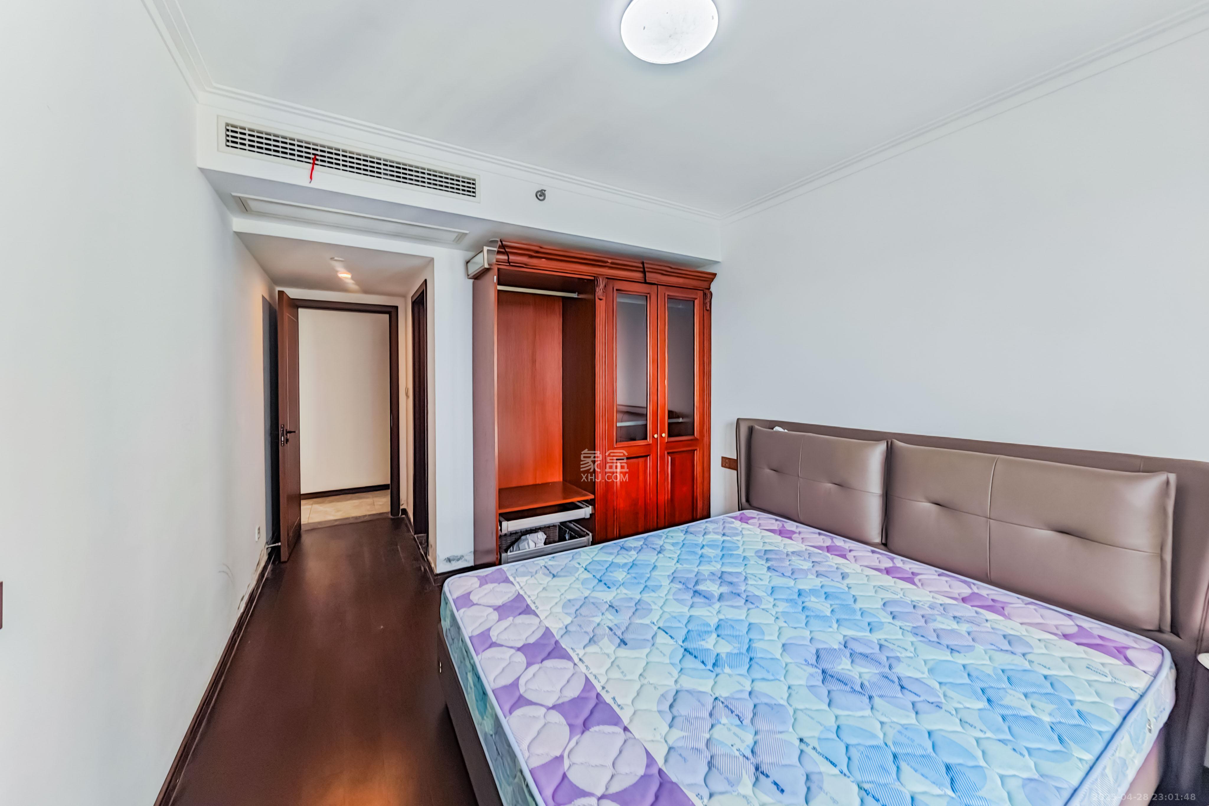 绿地长沙城际空间站(绿地新里佳苑)  3室2厅2卫    112.0万 绿地长沙城际空间站(绿地新里佳苑)  3室2厅2卫    112.0万卧室