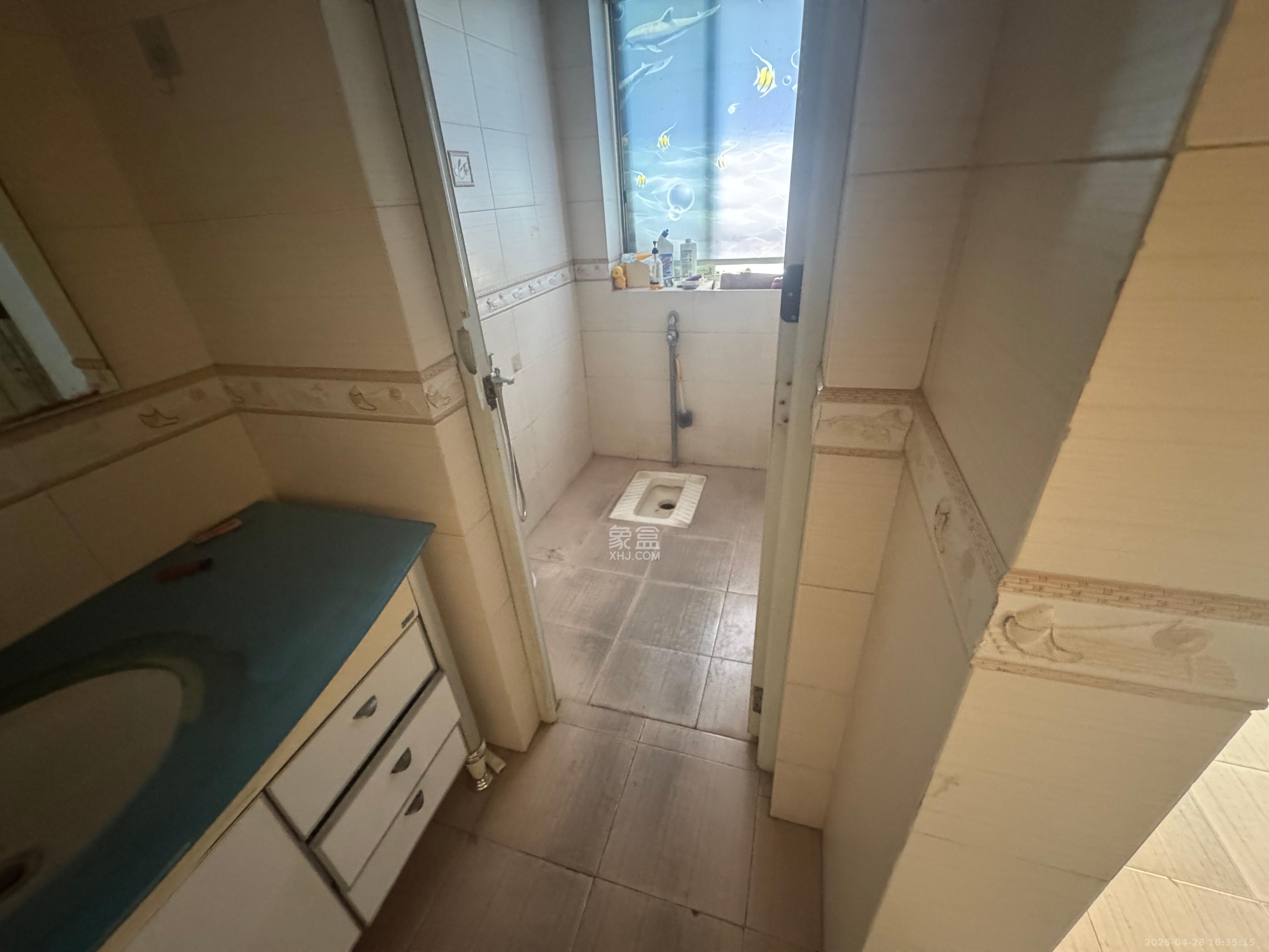 石岭小区A区  4室2厅2卫    2700.0元/月 石岭小区A区  4室2厅2卫    2700.0元/月室内图