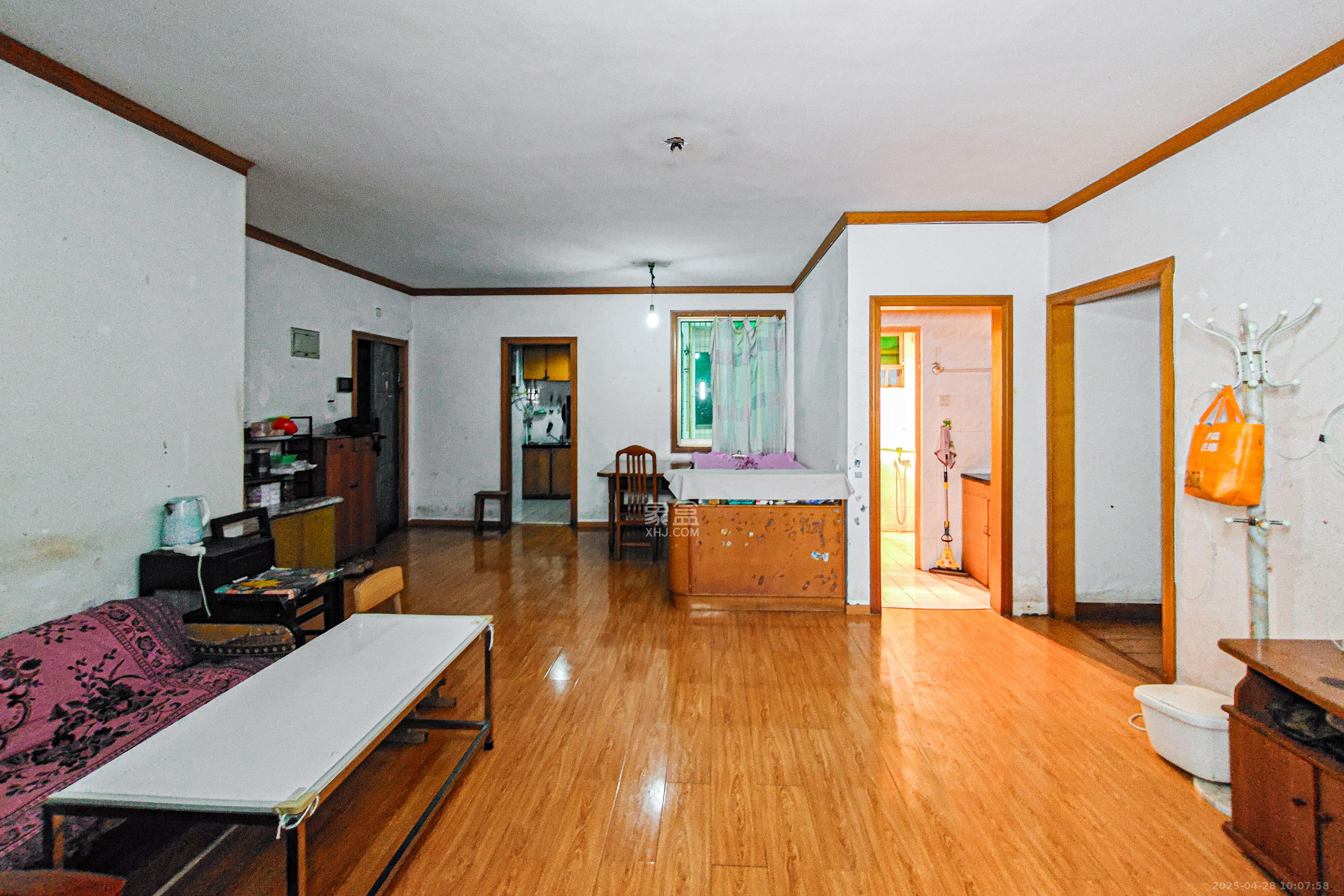 湘农桥社区  3室2厅2卫    136.0万 湘农桥社区  3室2厅2卫    136.0万客厅