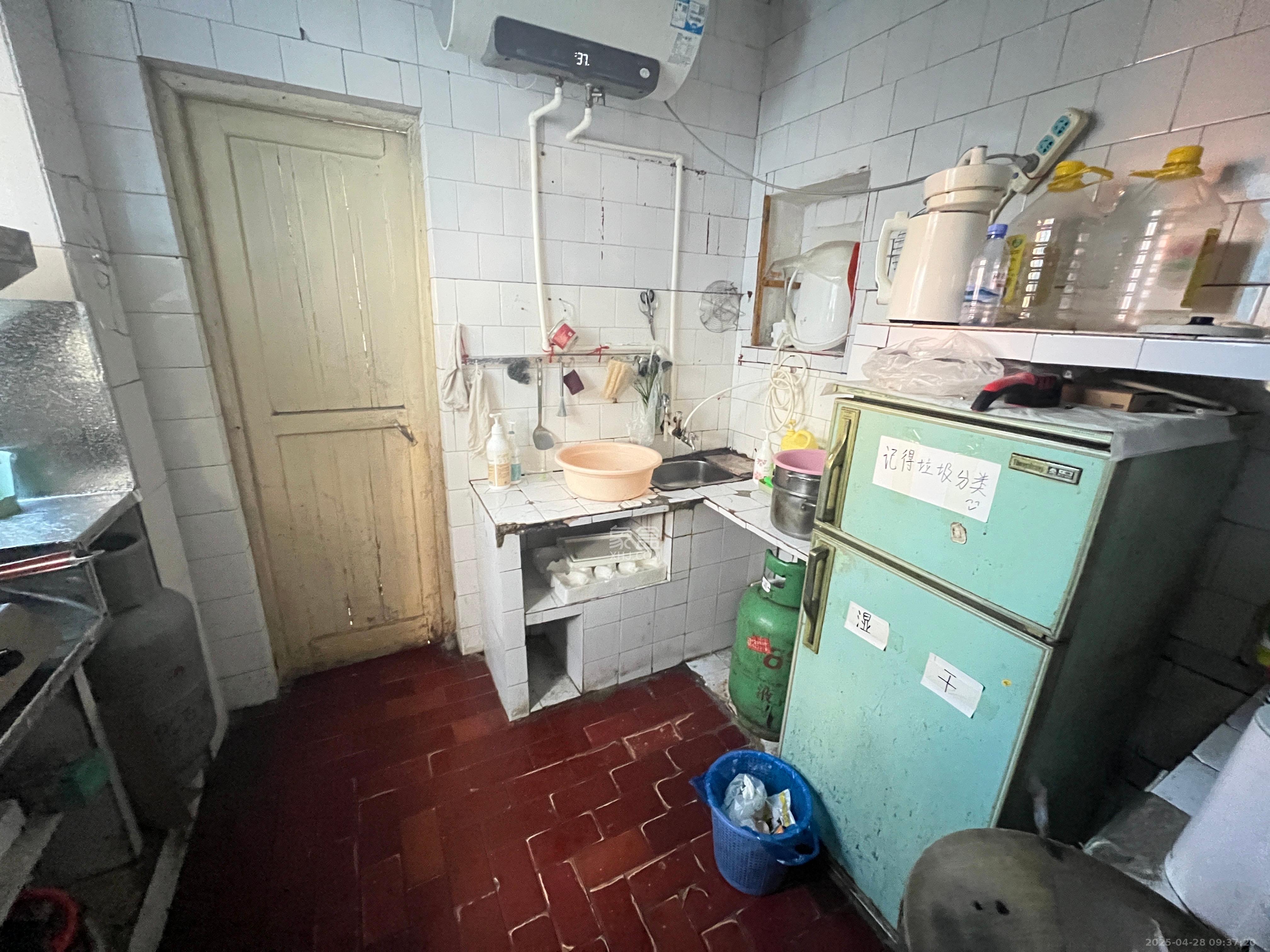 广电南院宿舍 3室1厅1卫 1500.0元/月 广电南院宿舍 3室1厅1卫 1500.0元/月室内图