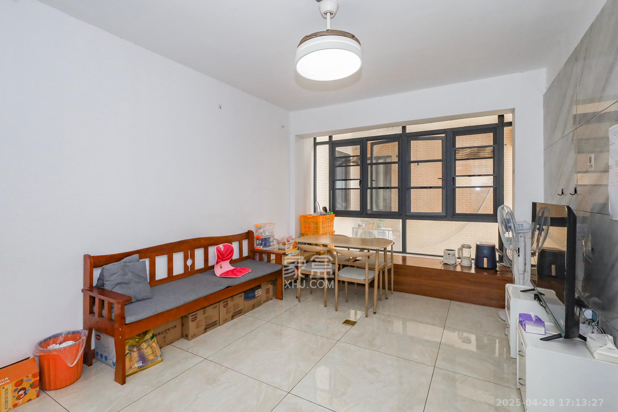 谷山庭院二期  3室2厅1卫    49.8万 谷山庭院二期  3室2厅1卫    49.8万客厅