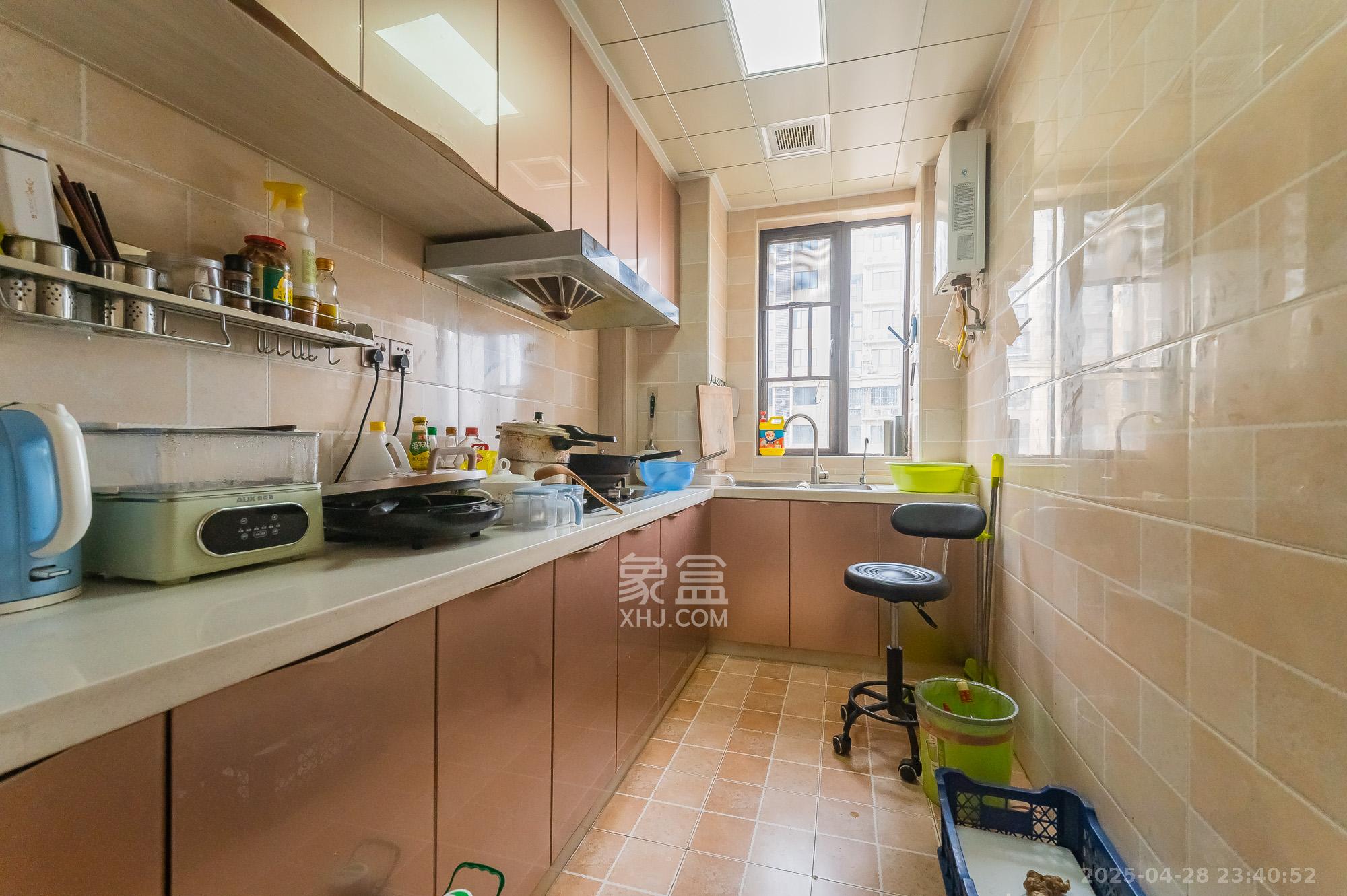 星湖湾二期高层 4室2厅2卫 88.0万 星湖湾二期高层 4室2厅2卫 88.0万厨房