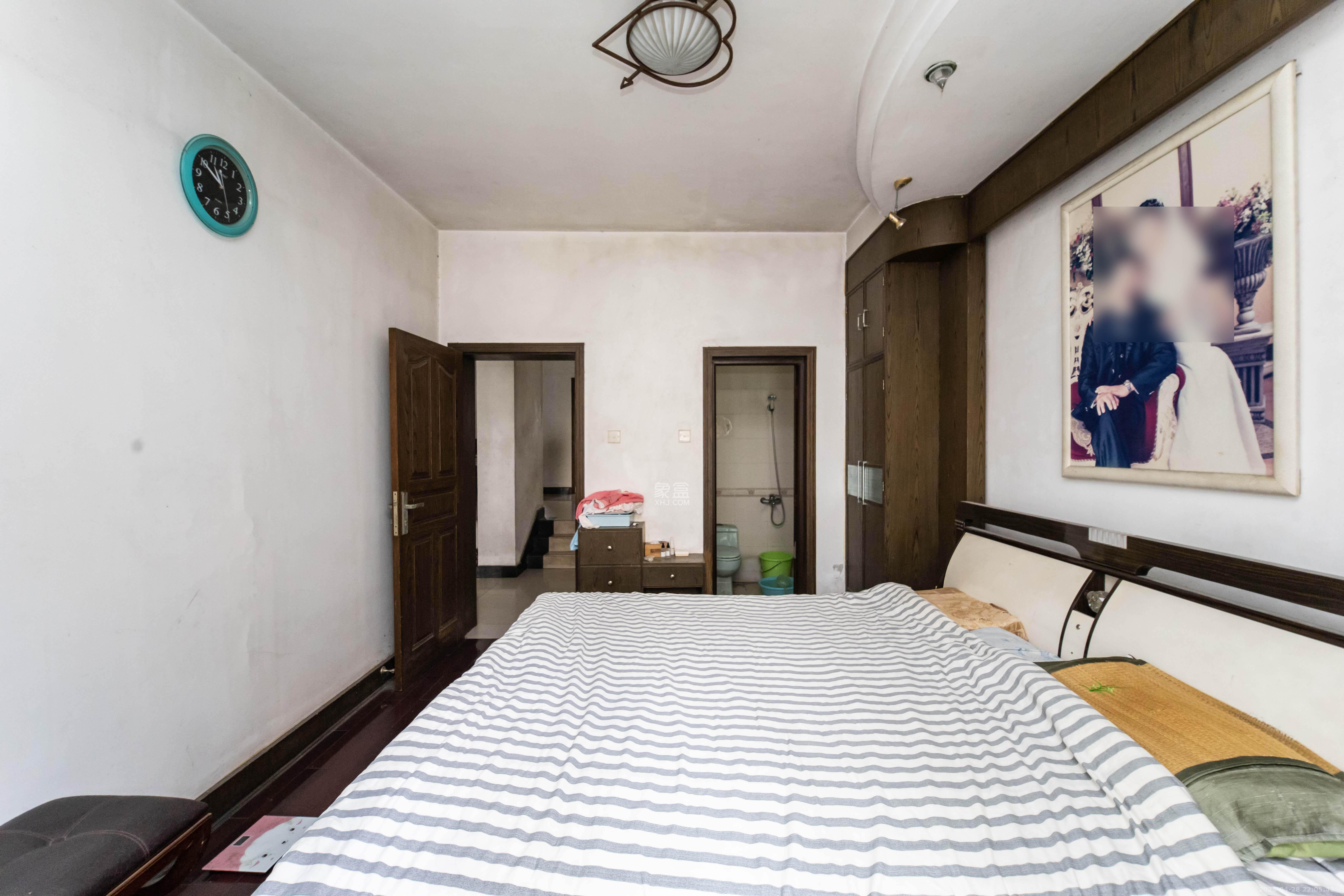 恒业雅苑  4室2厅1卫    105.0万 恒业雅苑  4室2厅1卫    105.0万卧室