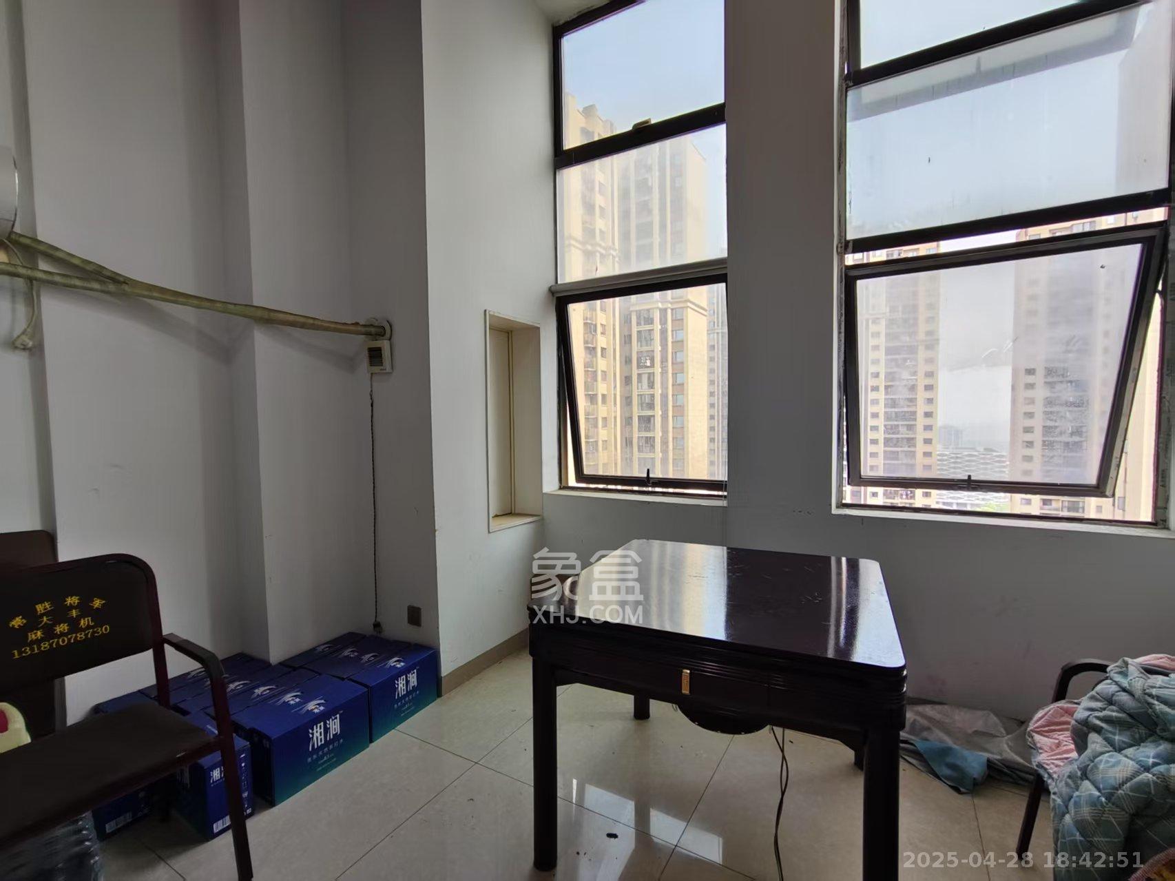 华润置地广场二期 1室1厅1卫 1800.0元/月 华润置地广场二期 1室1厅1卫 1800.0元/月室内图