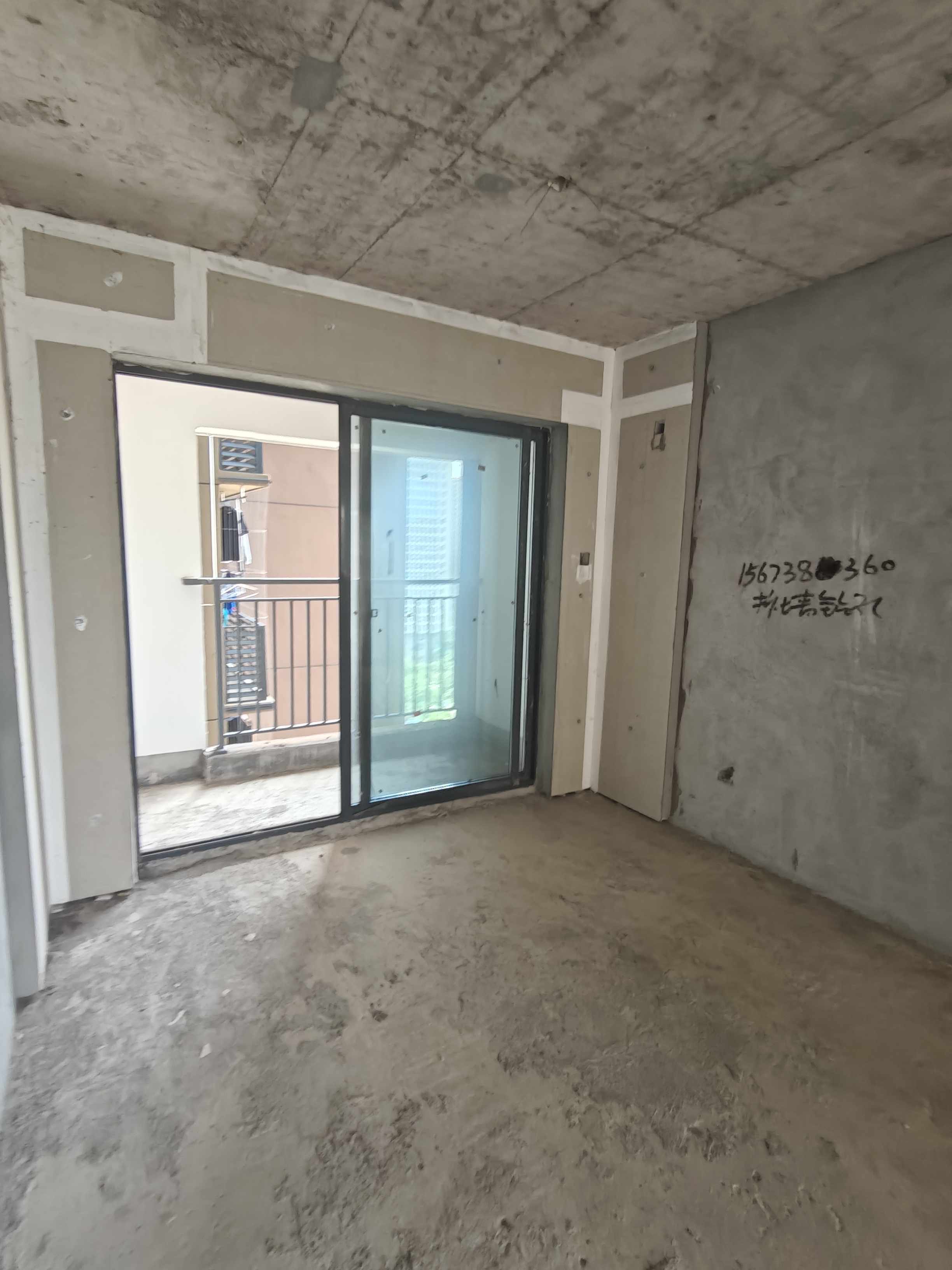 宁邦中心（二期公园里）  4室2厅2卫   89.80万客厅