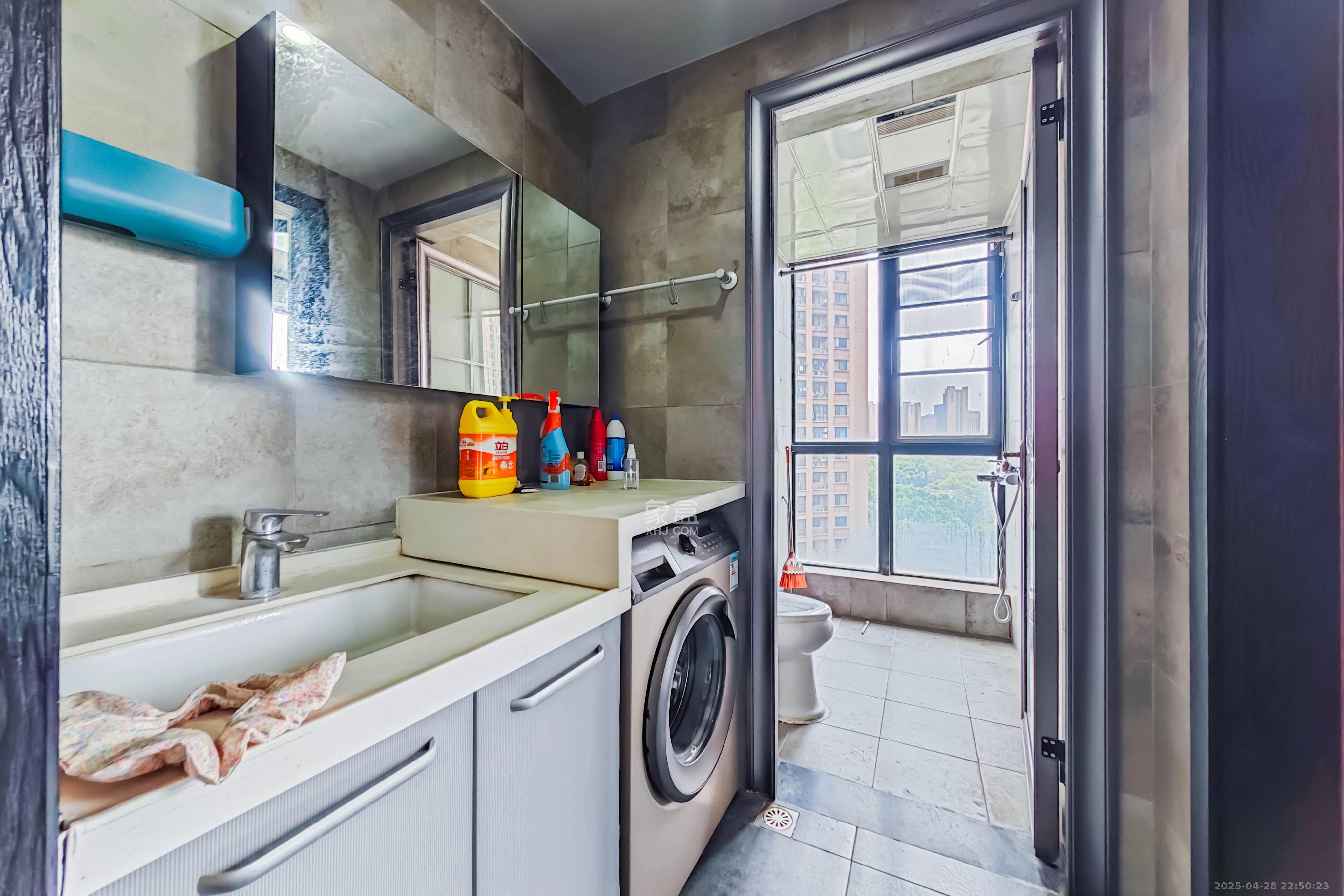 融科东南海  2室1厅1卫    56.0万卫生间