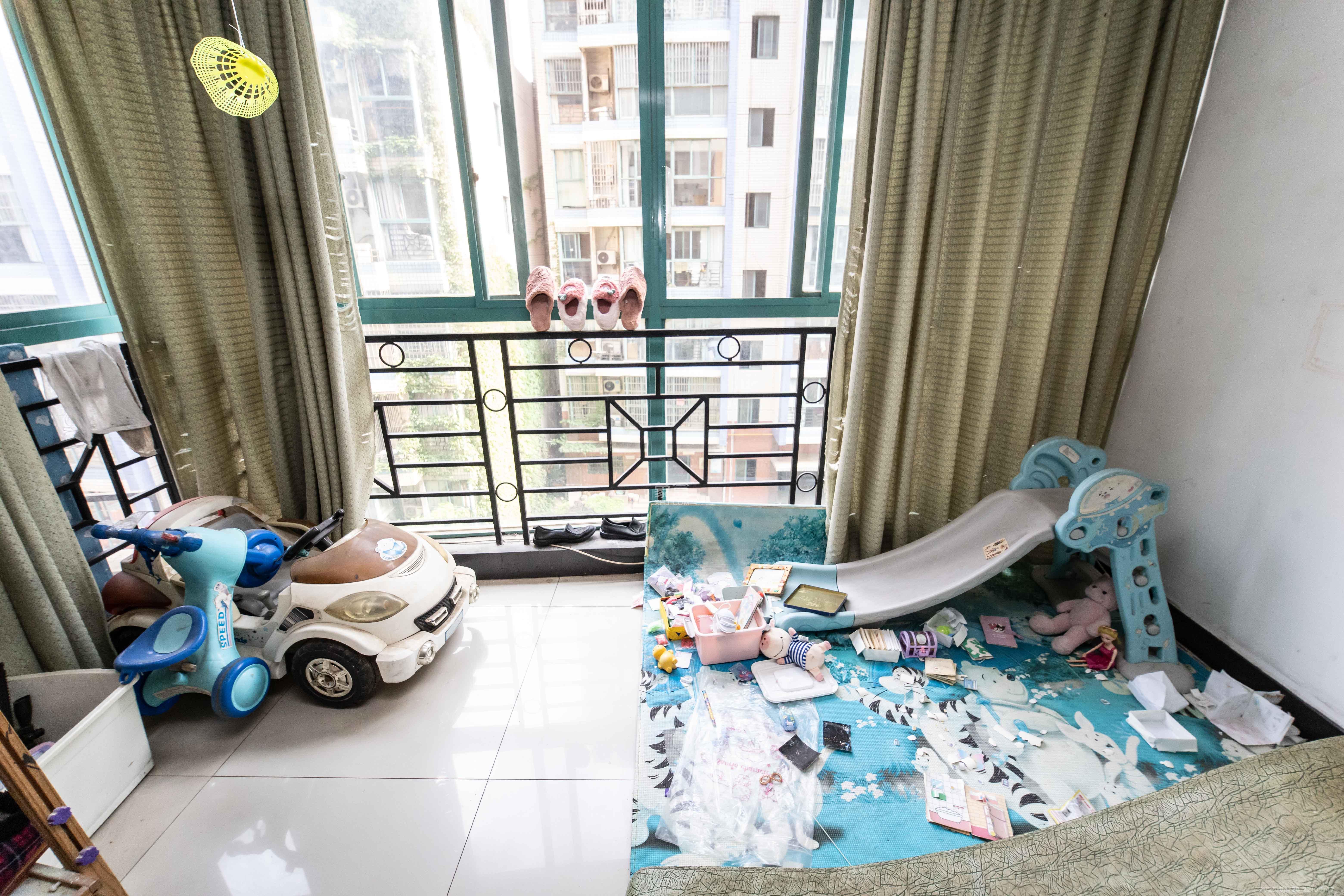 恒业雅苑  4室2厅1卫    105.0万 恒业雅苑  4室2厅1卫    105.0万阳台