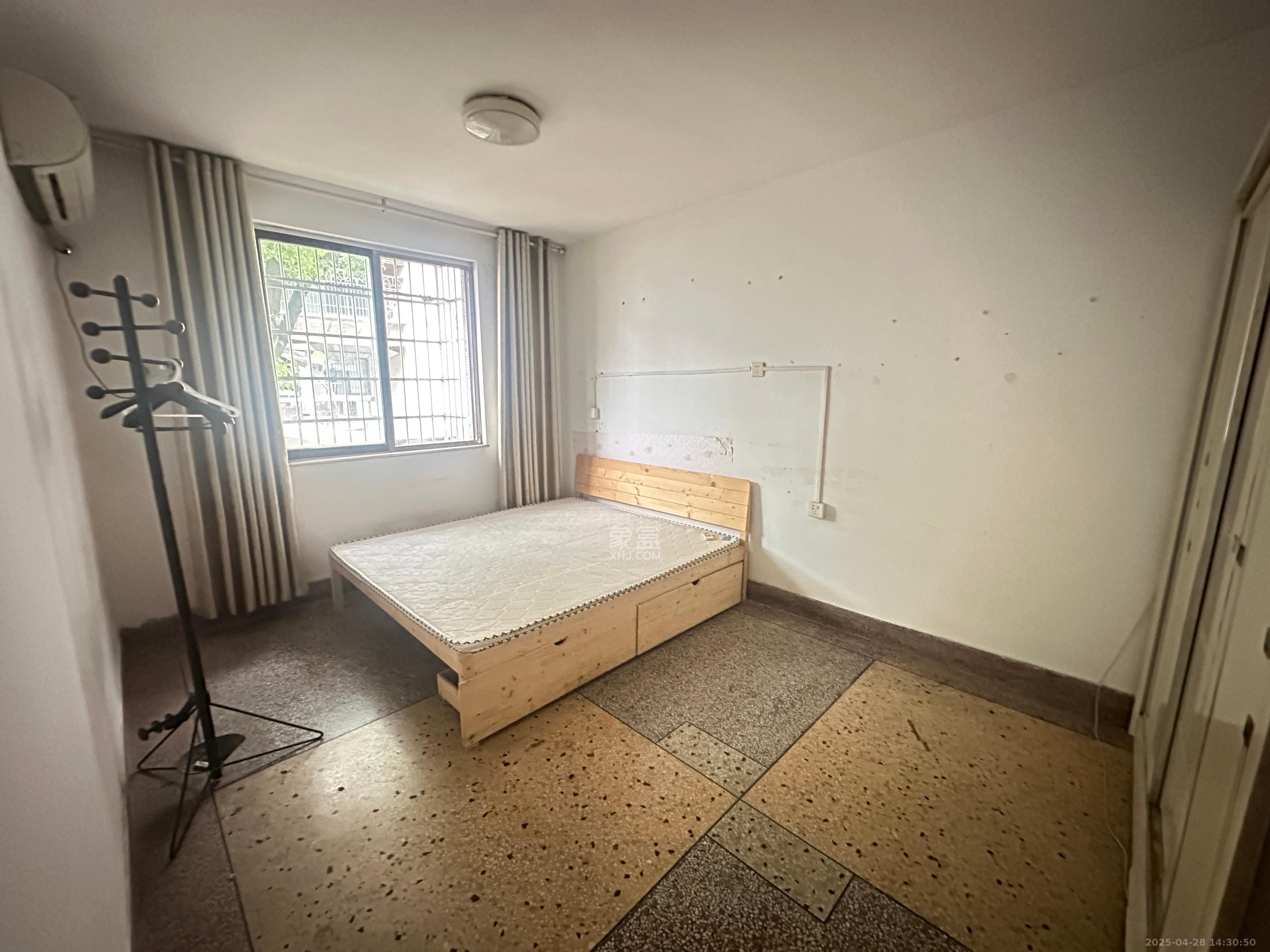 桔园小区1-8片 3室2厅1卫 1500.0元/月 桔园小区1-8片 3室2厅1卫 1500.0元/月室内图