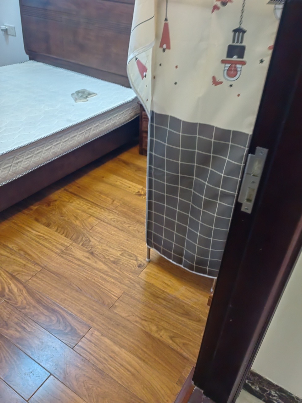 龙墅湾  6室5厅4卫   35000.00元/月