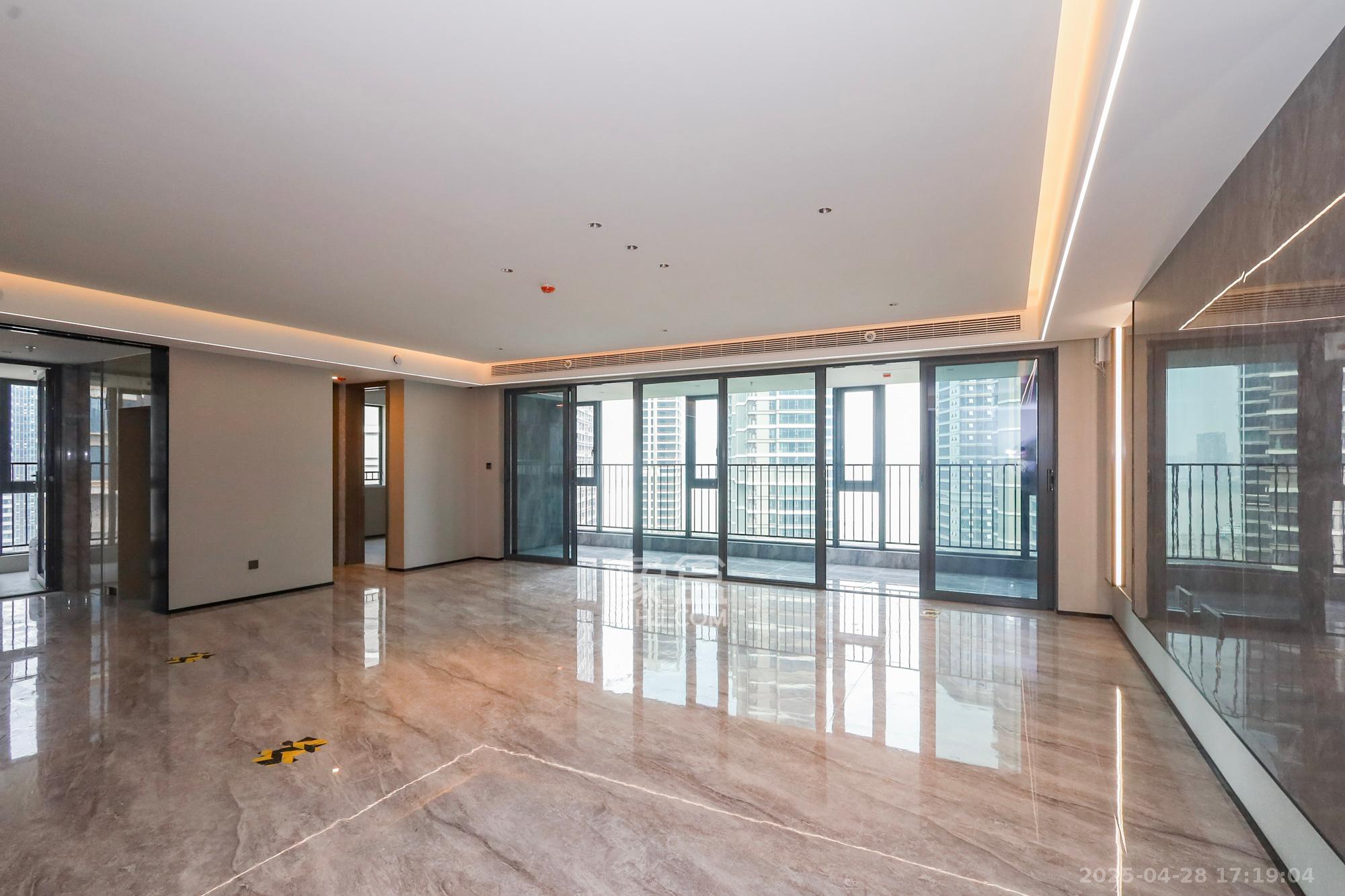 旭辉铂悦湘江 4室2厅3卫 478.0万 旭辉铂悦湘江 4室2厅3卫 478.0万客厅