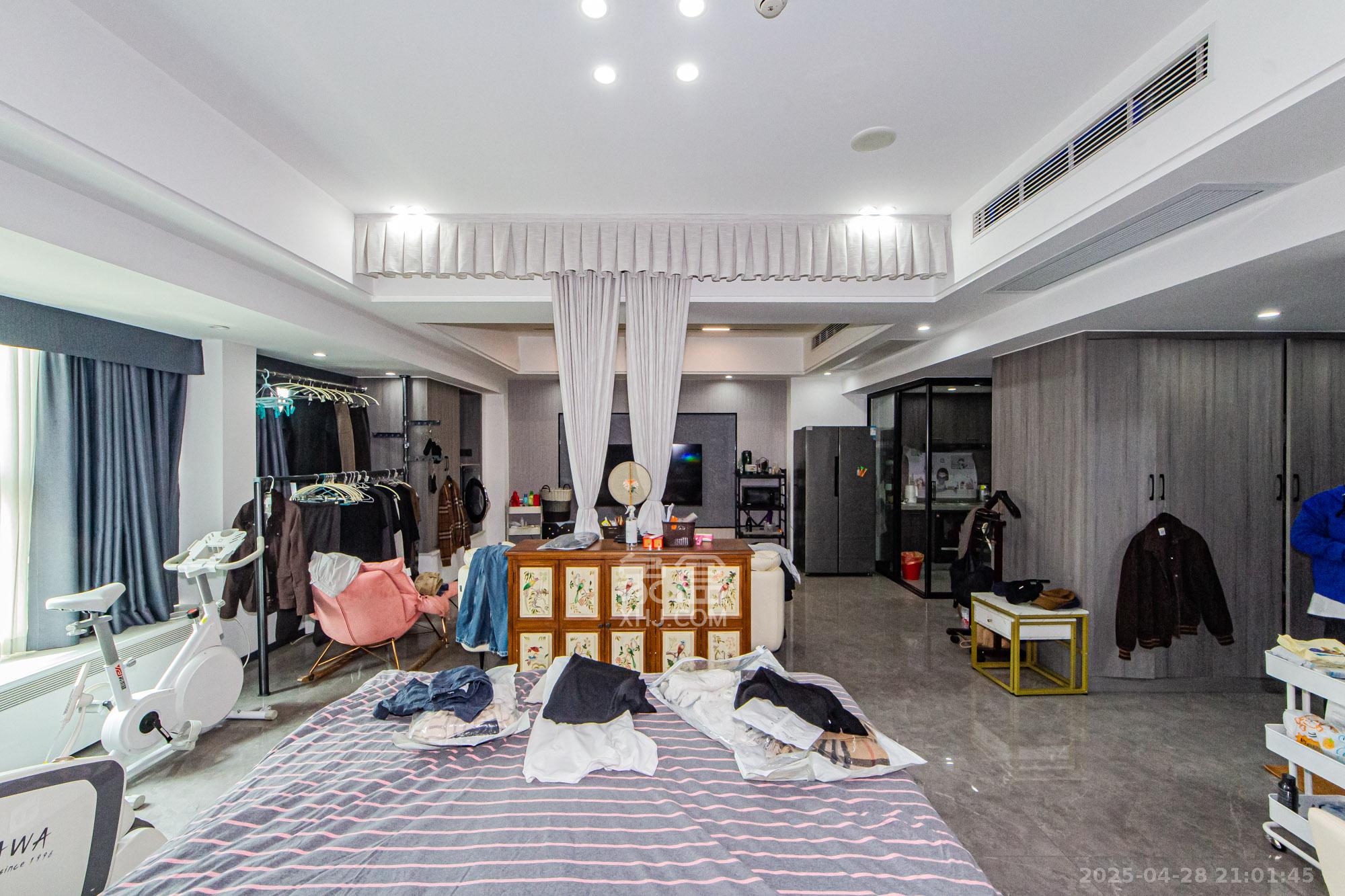 润和国际广场  1室1厅1卫    48.0万 润和国际广场  1室1厅1卫    48.0万客厅