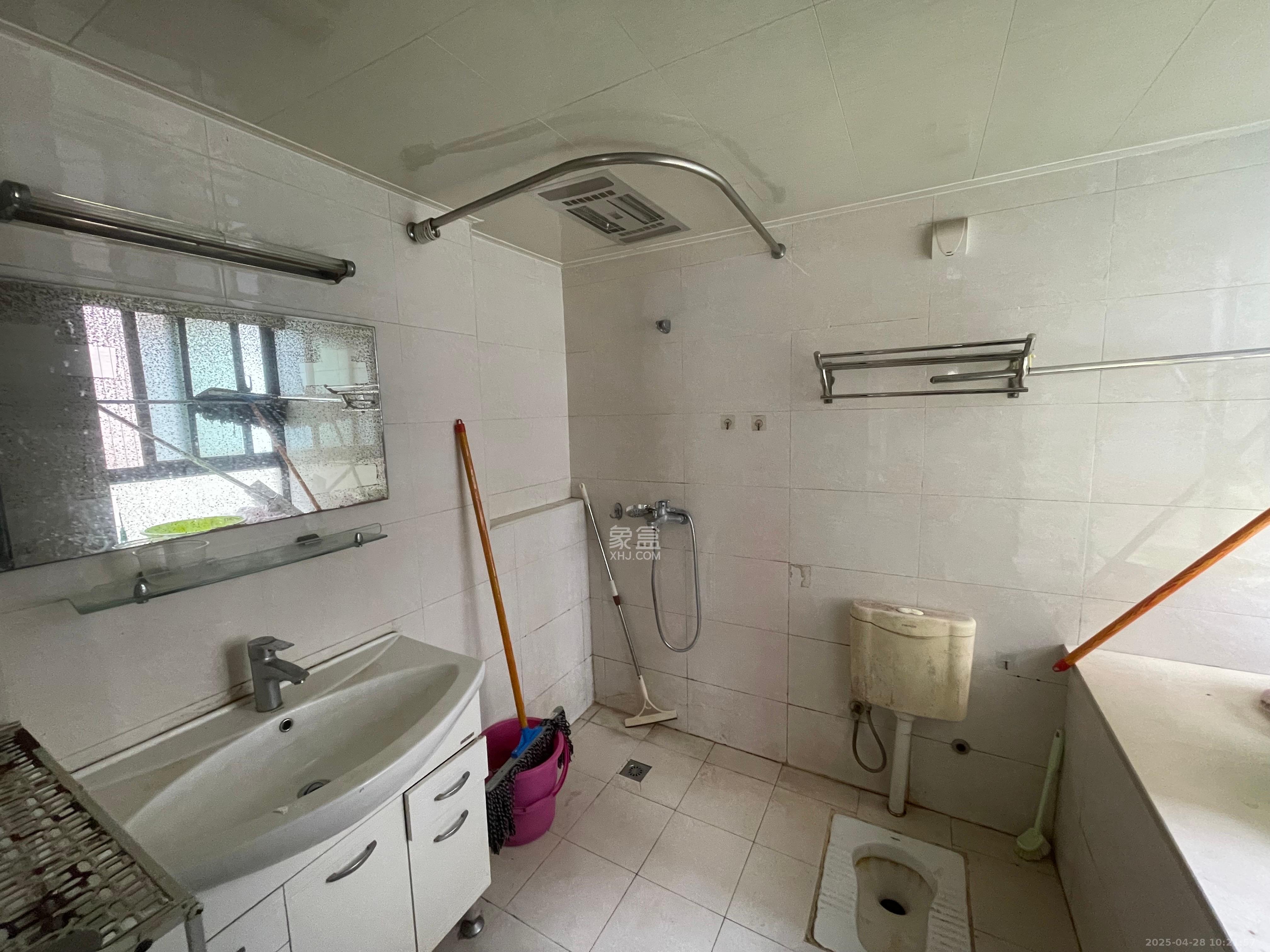 华润凤凰城一期 2室1厅1卫 1600.0元/月 华润凤凰城一期 2室1厅1卫 1600.0元/月室内图