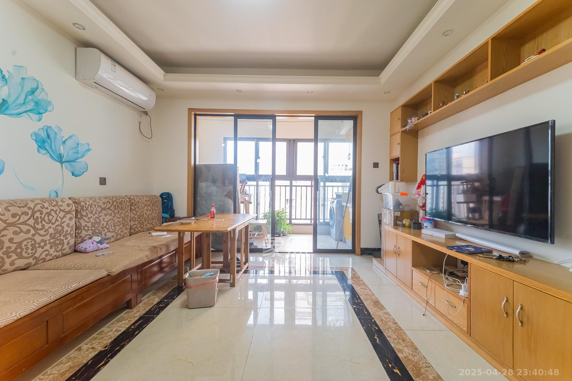 星湖湾二期高层 4室2厅2卫 88.0万 星湖湾二期高层 4室2厅2卫 88.0万客厅