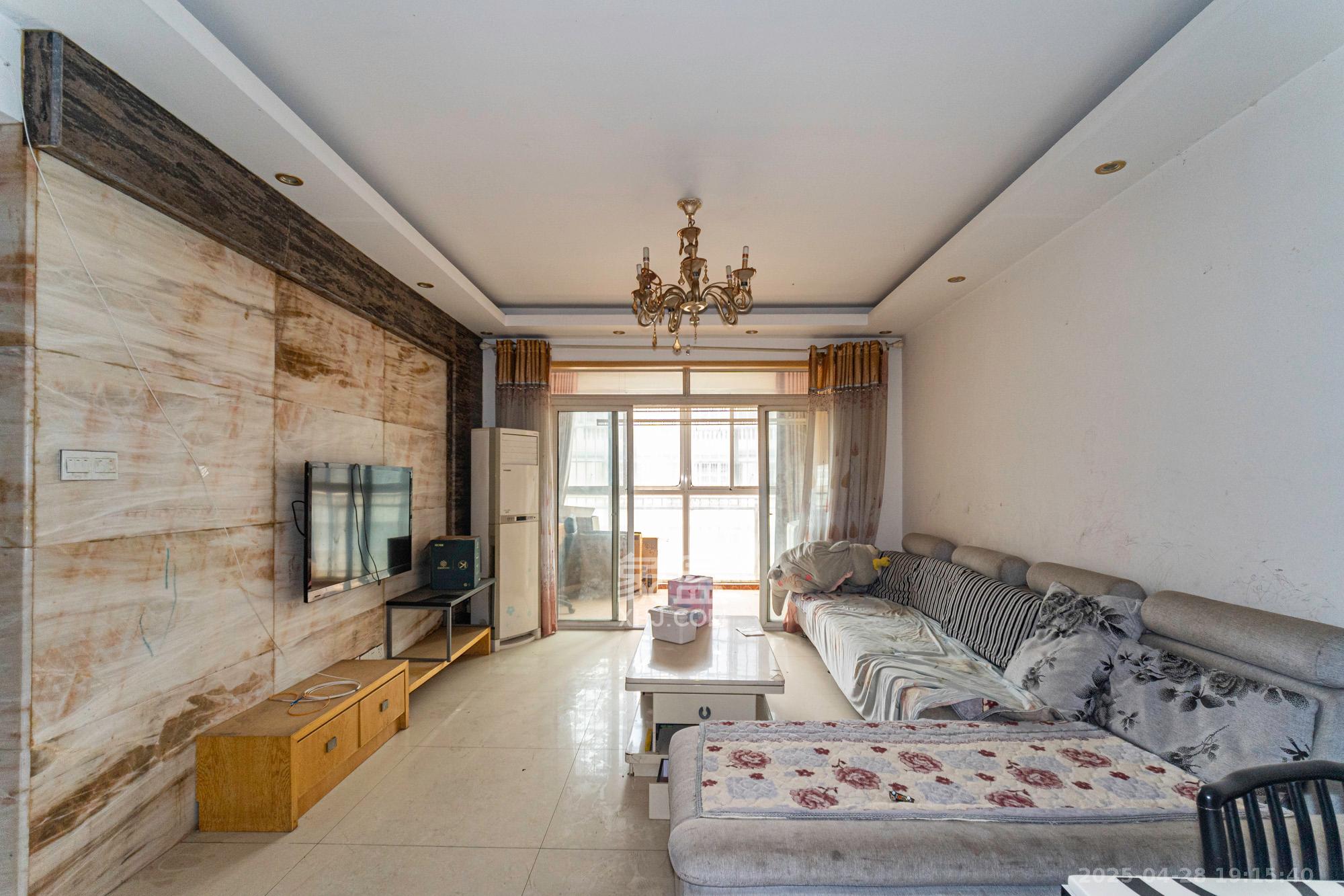 紫晶城  3室2厅1卫    48.0万 紫晶城  3室2厅1卫    48.0万客厅