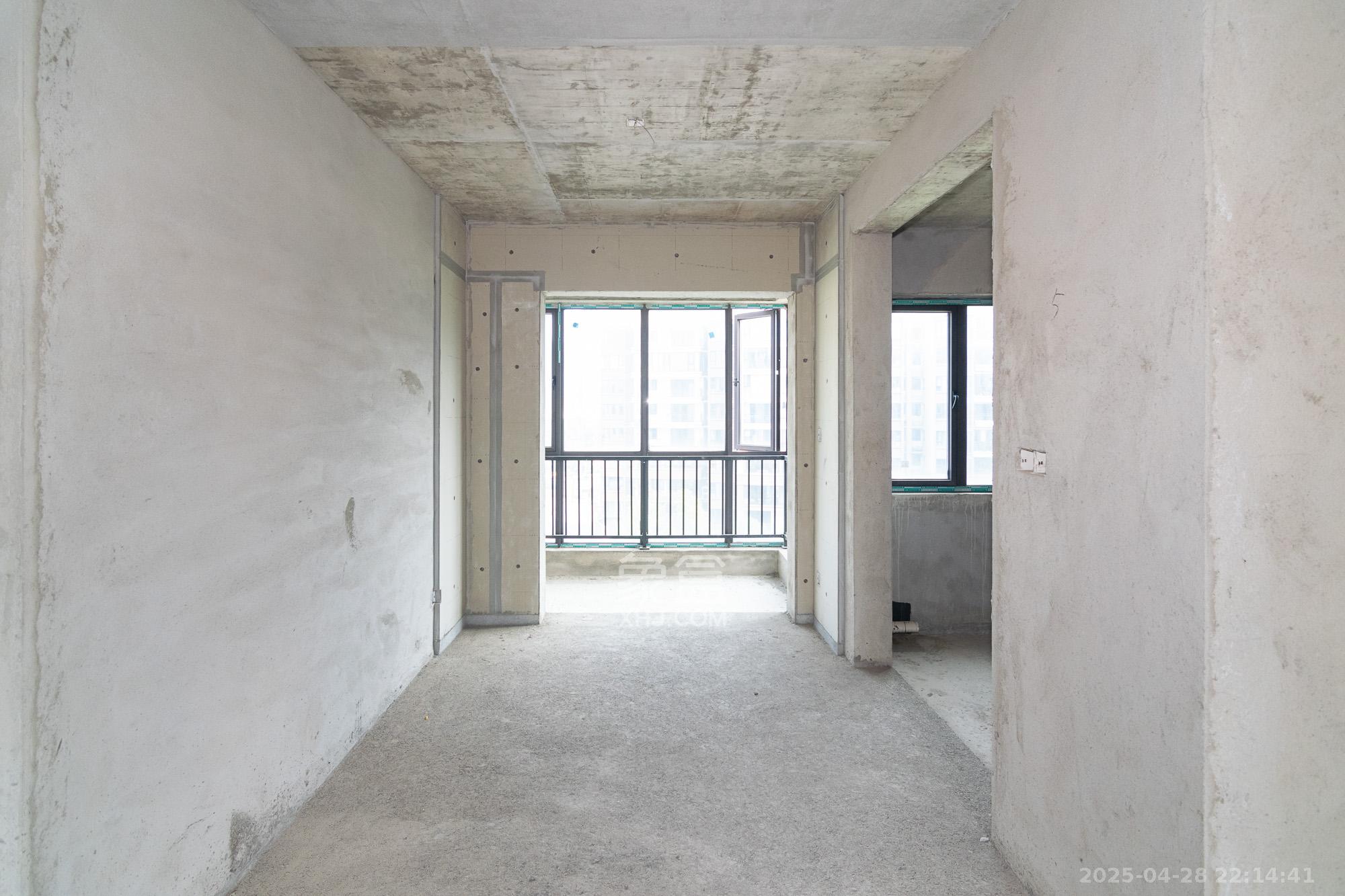 润和谷山郡(悦禧山庄水榭花都) 4室2厅2卫 119.8万 润和谷山郡(悦禧山庄水榭花都) 4室2厅2卫 119.8万客厅