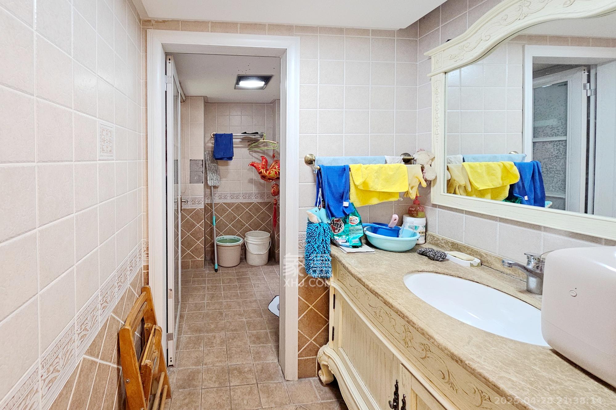 中隆国际御玺 4室2厅3卫 247.0万 中隆国际御玺 4室2厅3卫 247.0万卫生间