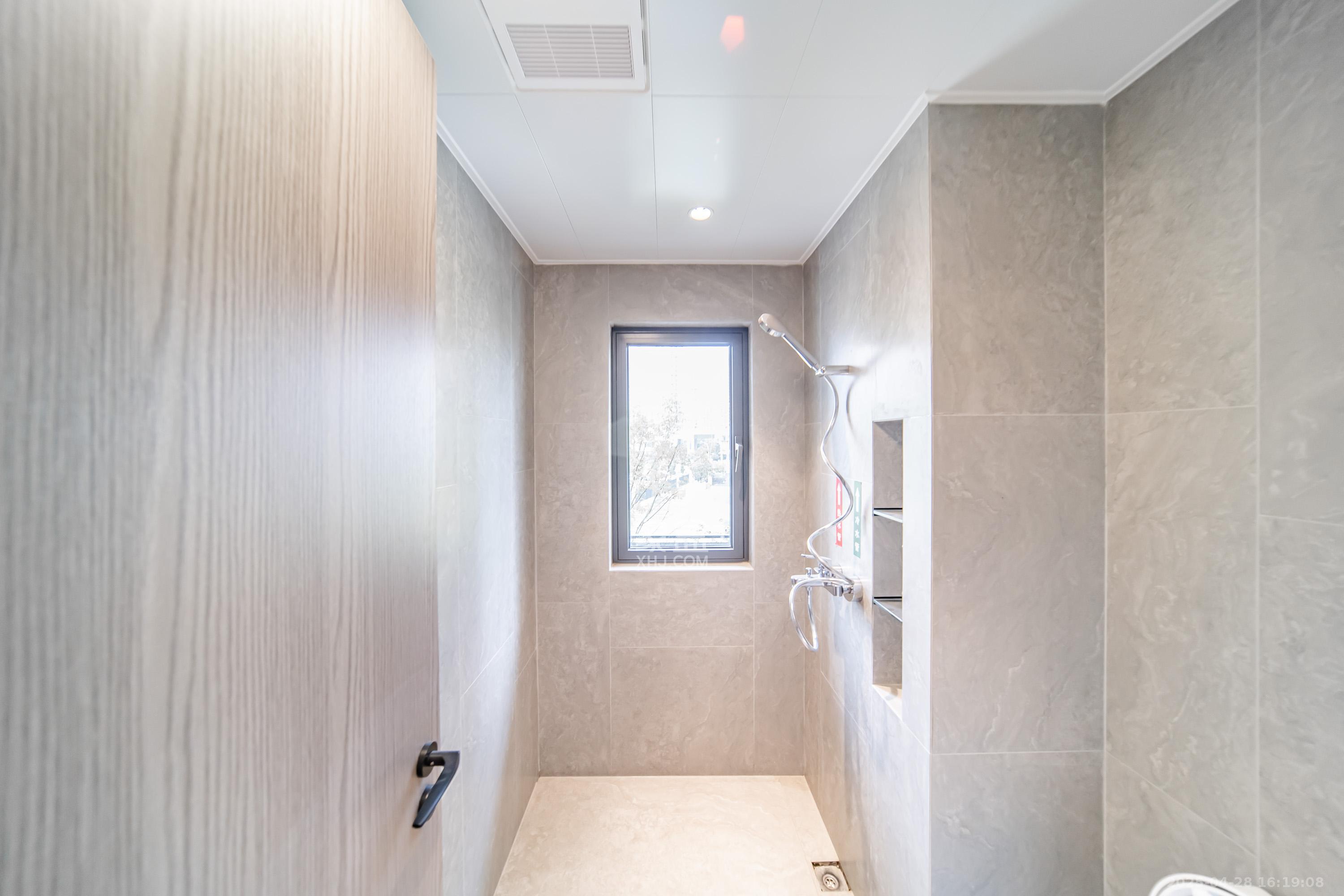 华润置地润樾府  4室2厅2卫    180.0万 华润置地润樾府  4室2厅2卫    180.0万卫生间