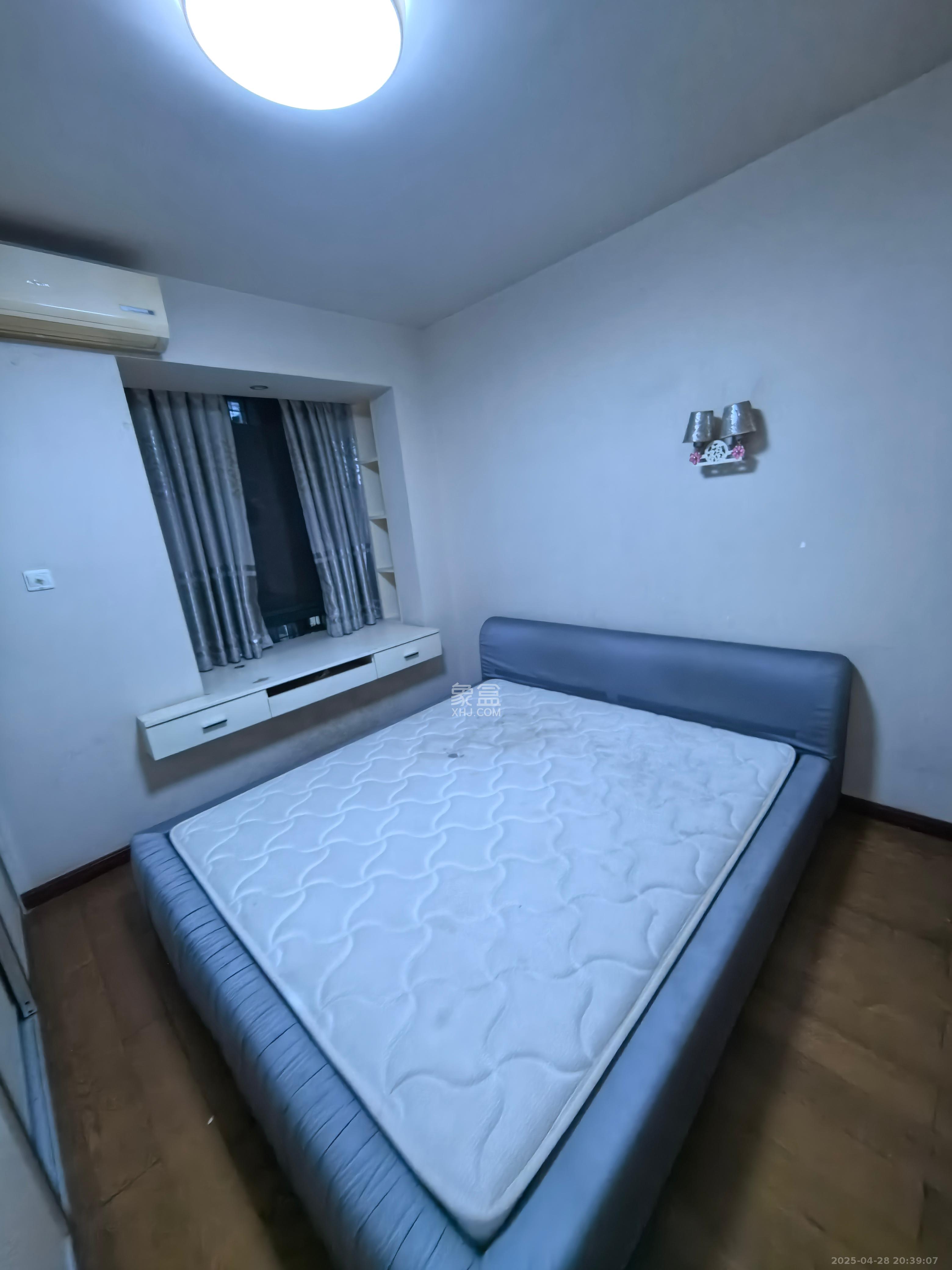 尊邸华庭  1室2厅1卫   2200.00元/月室内图