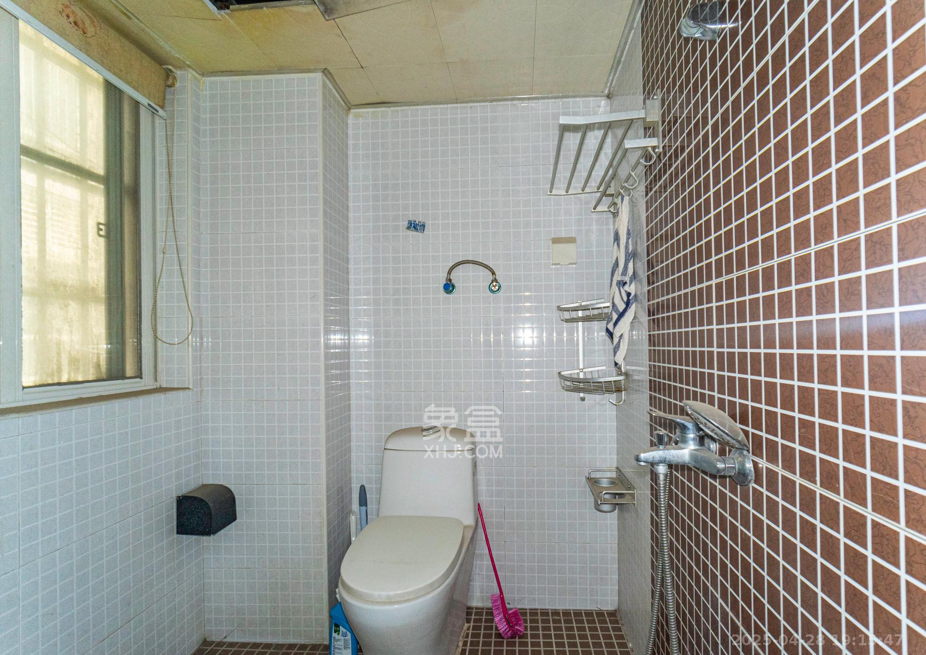 紫晶城  3室2厅1卫    48.0万 紫晶城  3室2厅1卫    48.0万卫生间