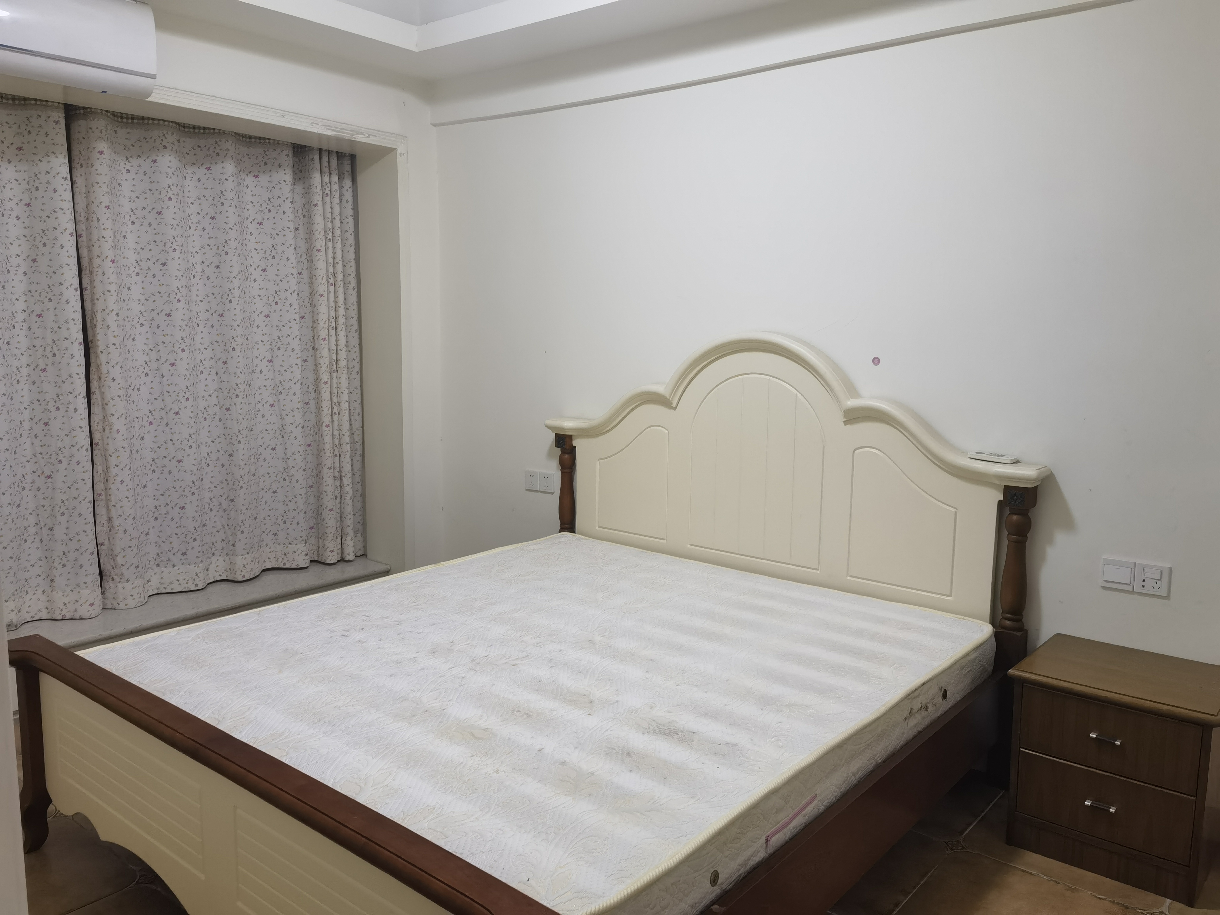 龙泰上品  1室1厅1卫    1200.0元/月