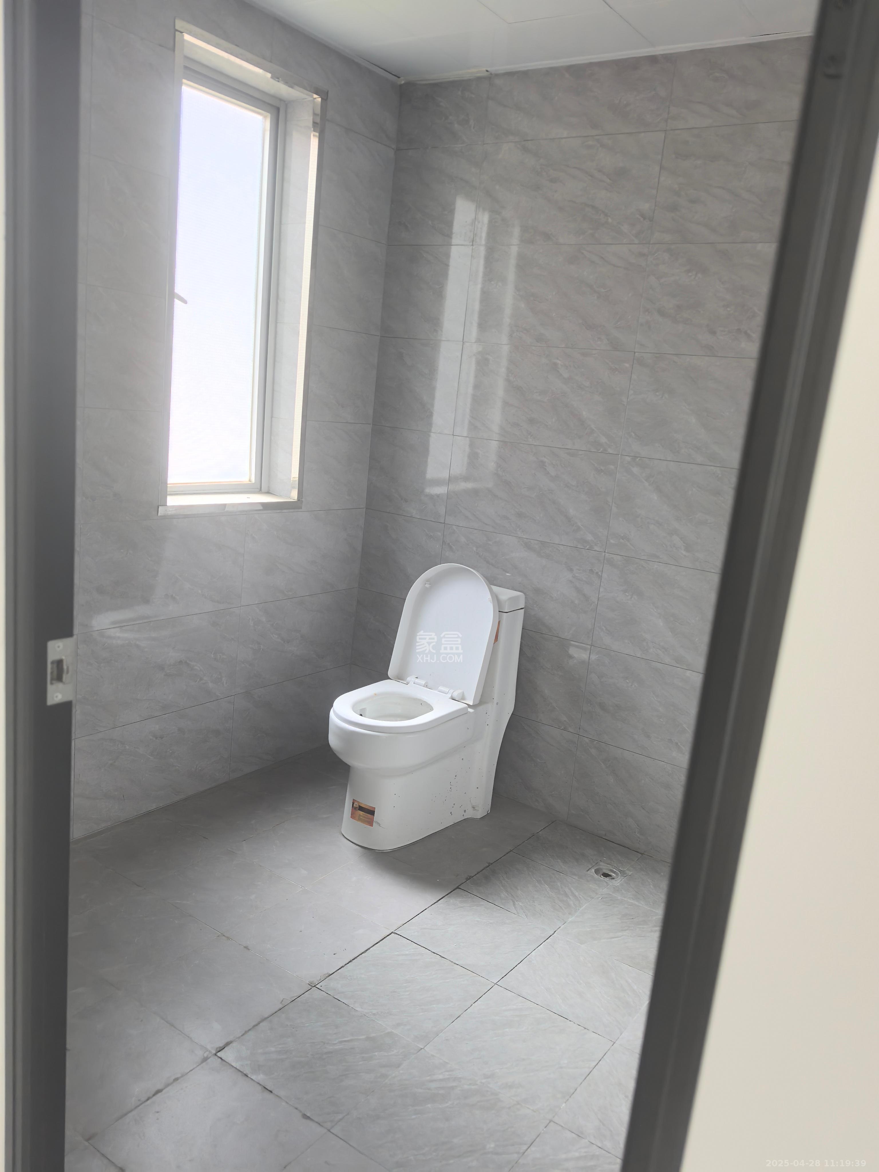 恒生碧水龙庭 3室2厅2卫 2300.0元/月 恒生碧水龙庭 3室2厅2卫 2300.0元/月室内图