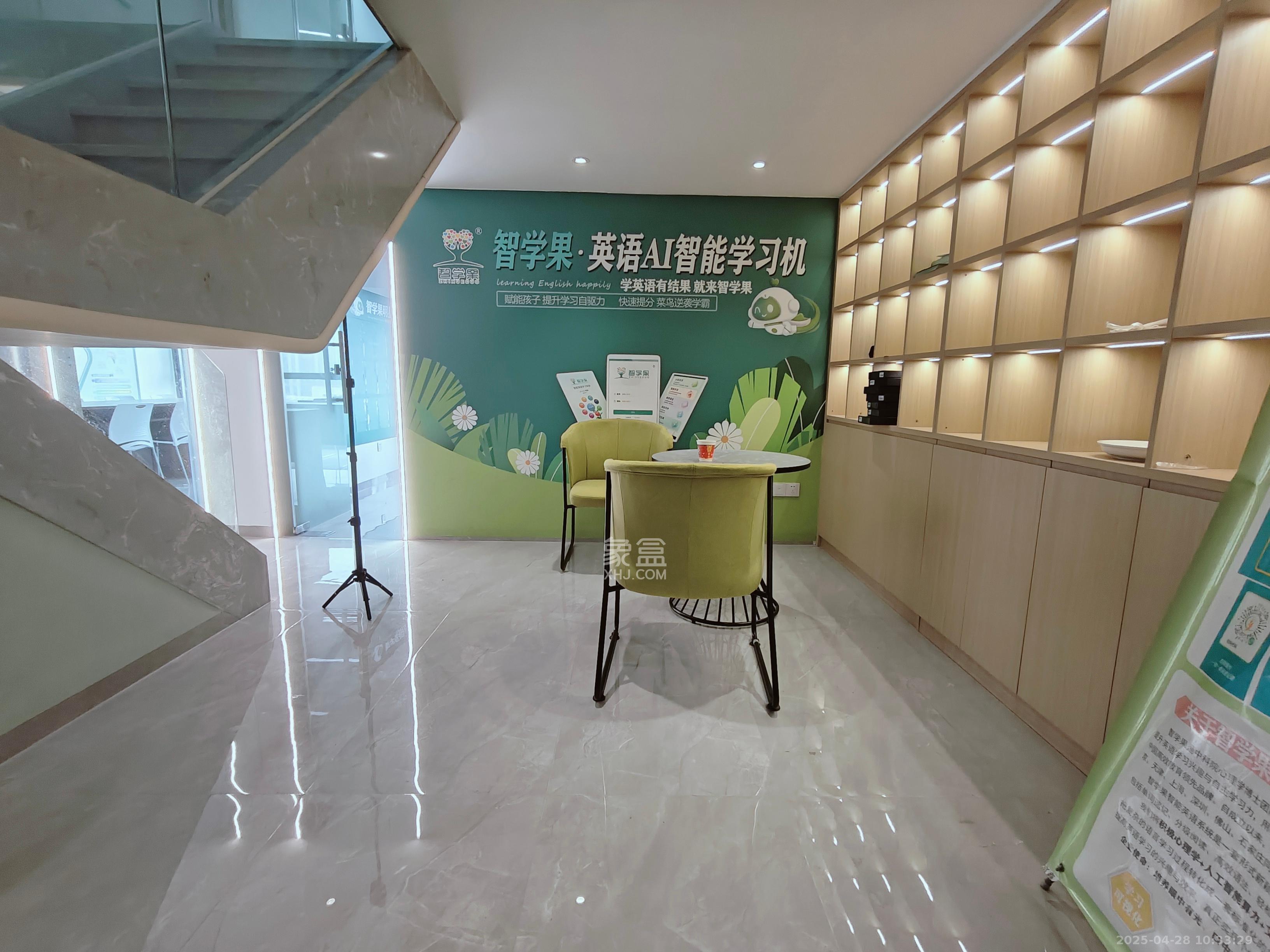 中国铁建梅溪青秀三期  5室2厅2卫   5000.00元/月