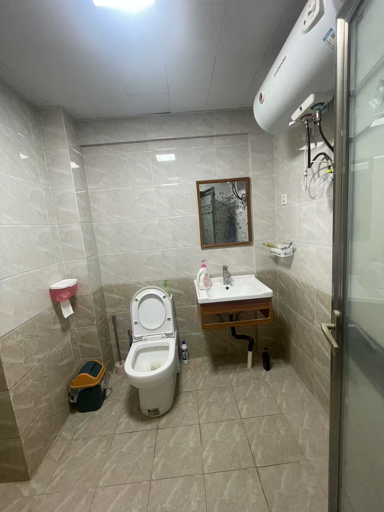东线一号  1室0厅0卫   1200.00元/月室内图