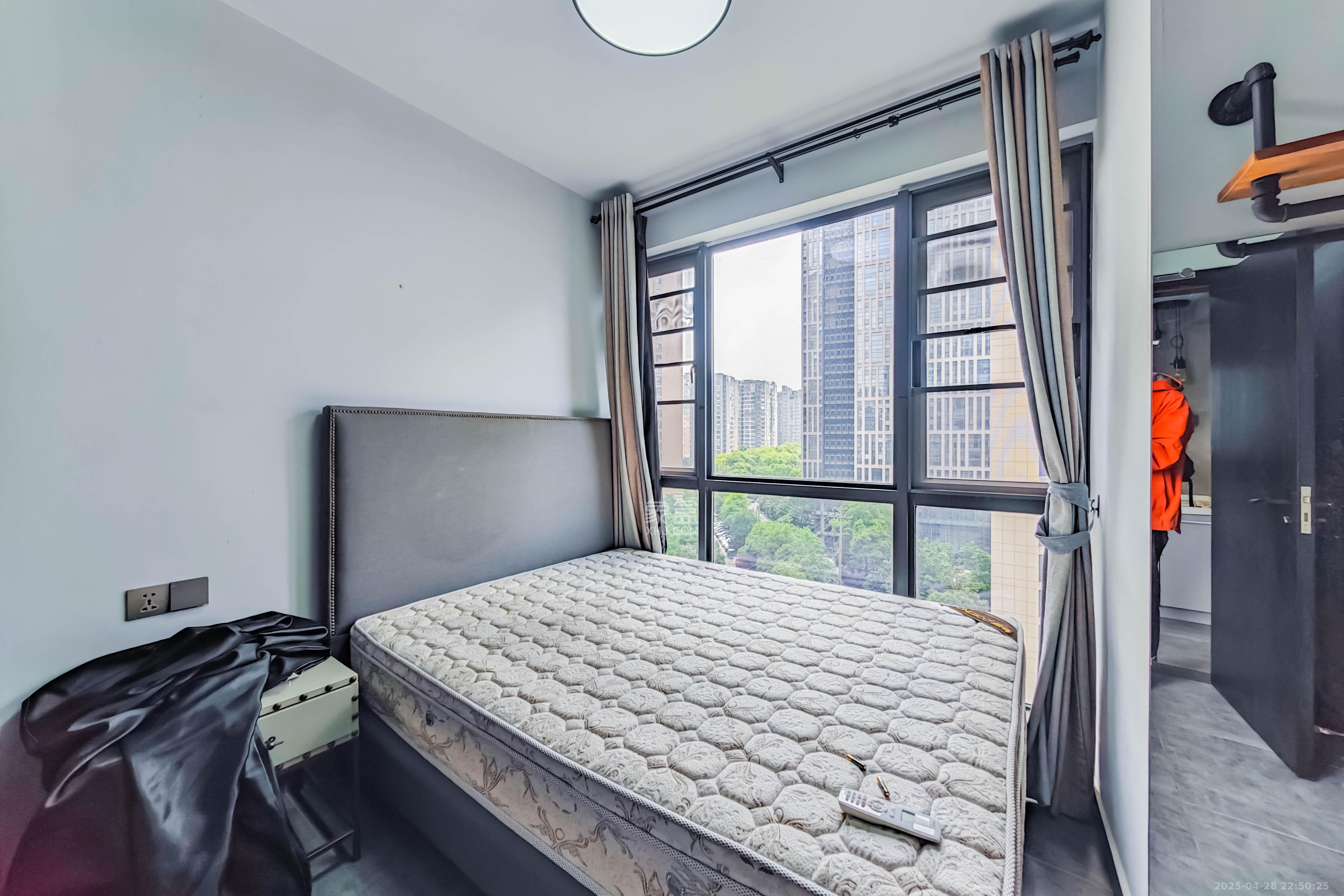 融科东南海  2室1厅1卫    56.0万卧室