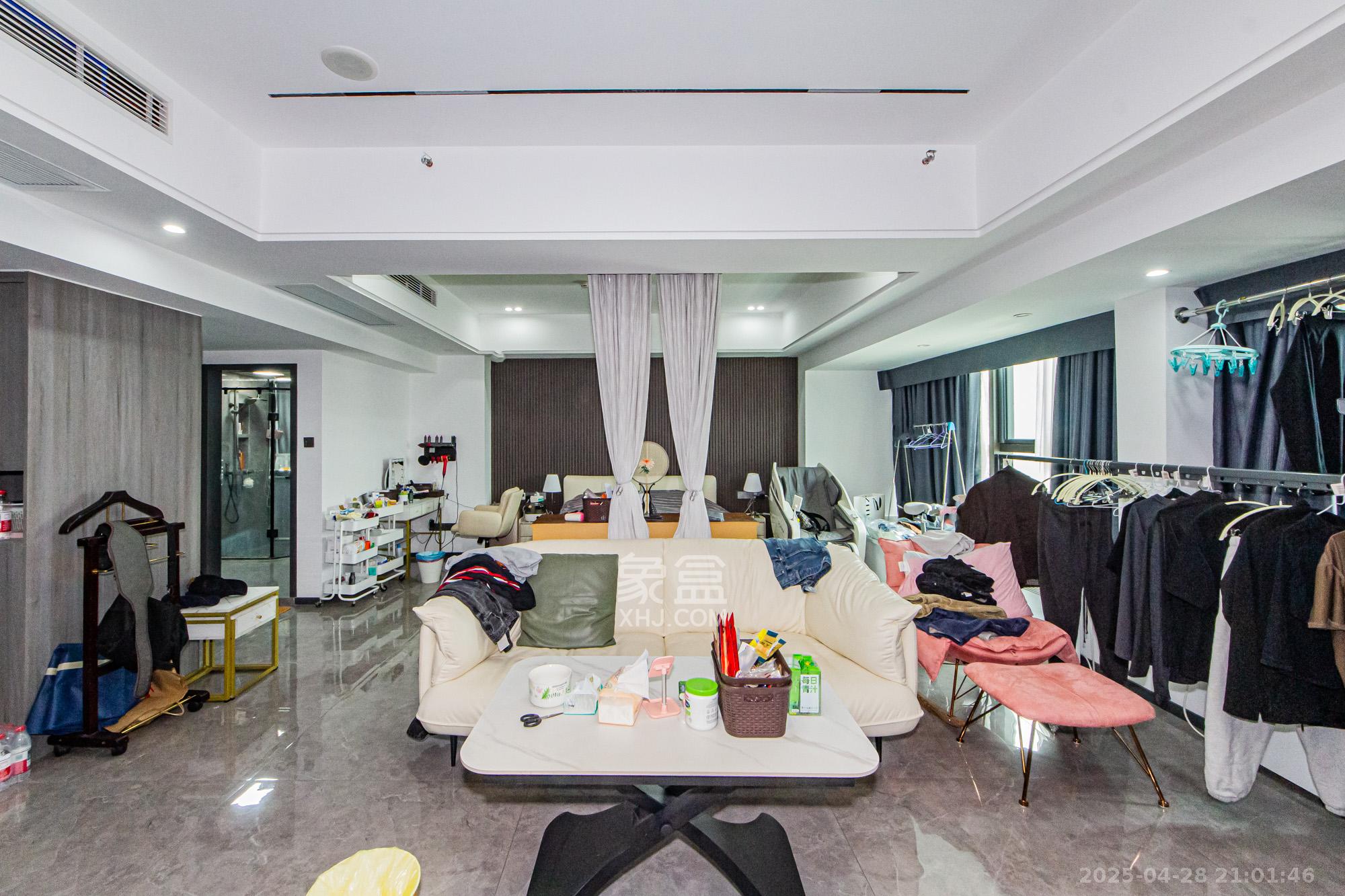 润和国际广场  1室1厅1卫    48.0万 润和国际广场  1室1厅1卫    48.0万客厅