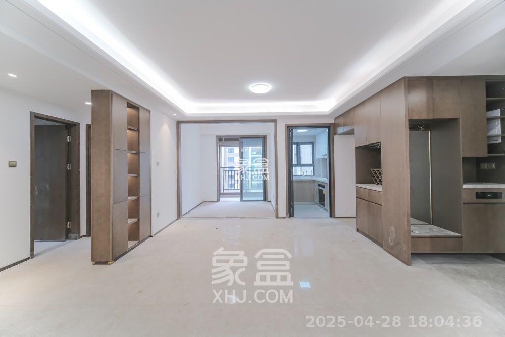 荣盛城  4室2厅2卫   2800.00元/月室内图