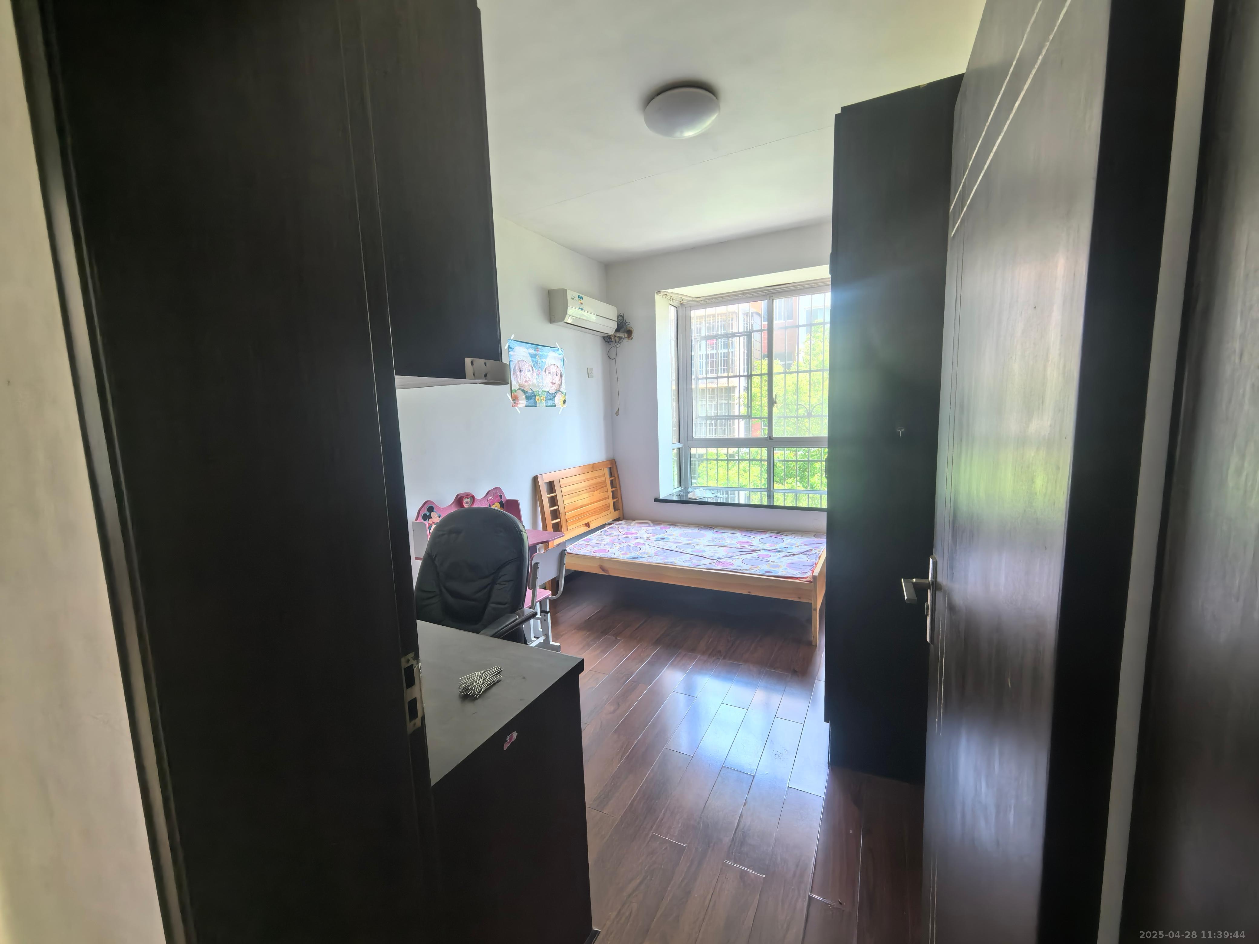 水印华府一期  3室2厅1卫    2100.0元/月室内图