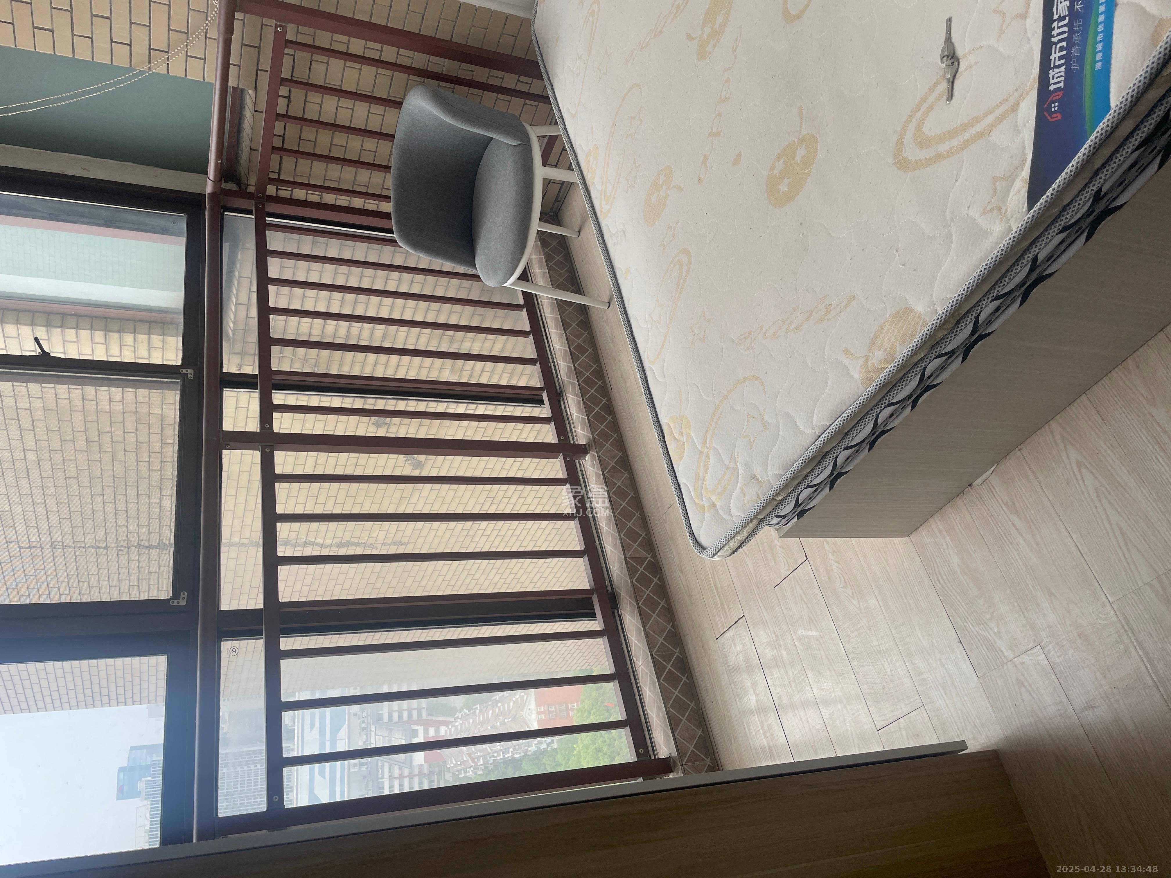工贸大厦  4室2厅2卫   3500.00元/月