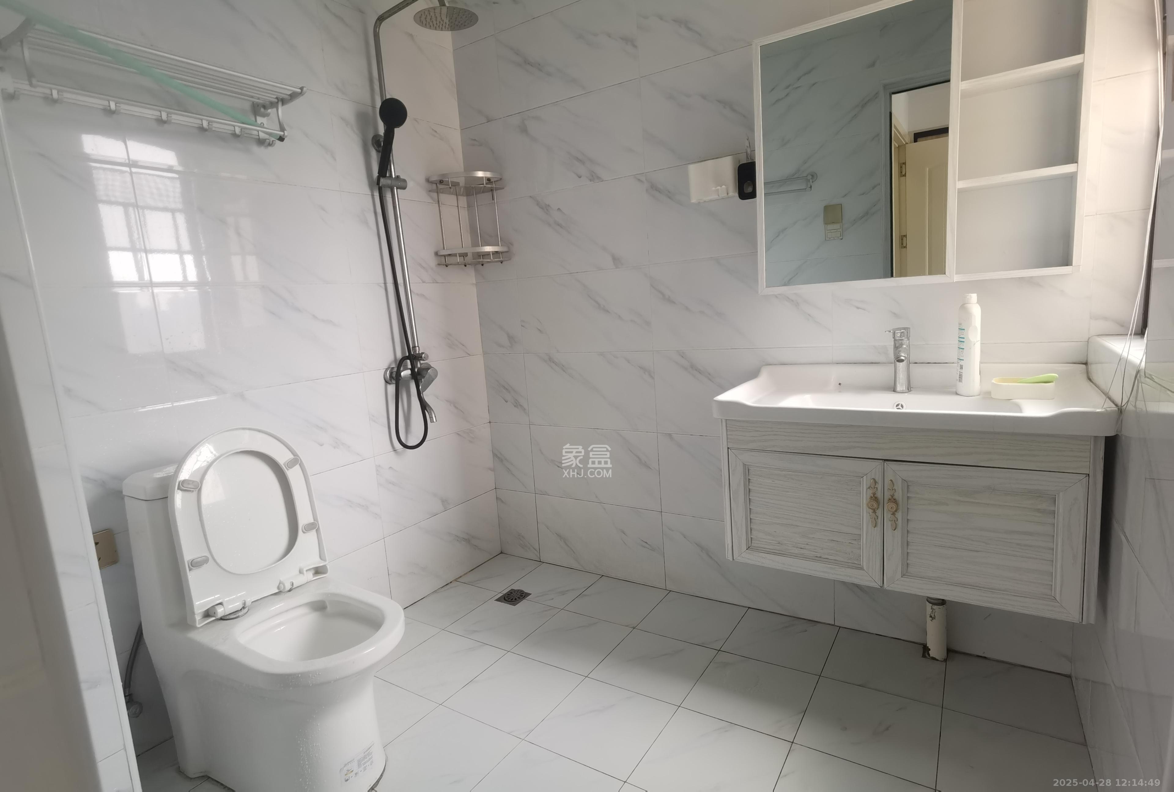 东宜兰园 3室2厅2卫 2500.0元/月 东宜兰园 3室2厅2卫 2500.0元/月室内图