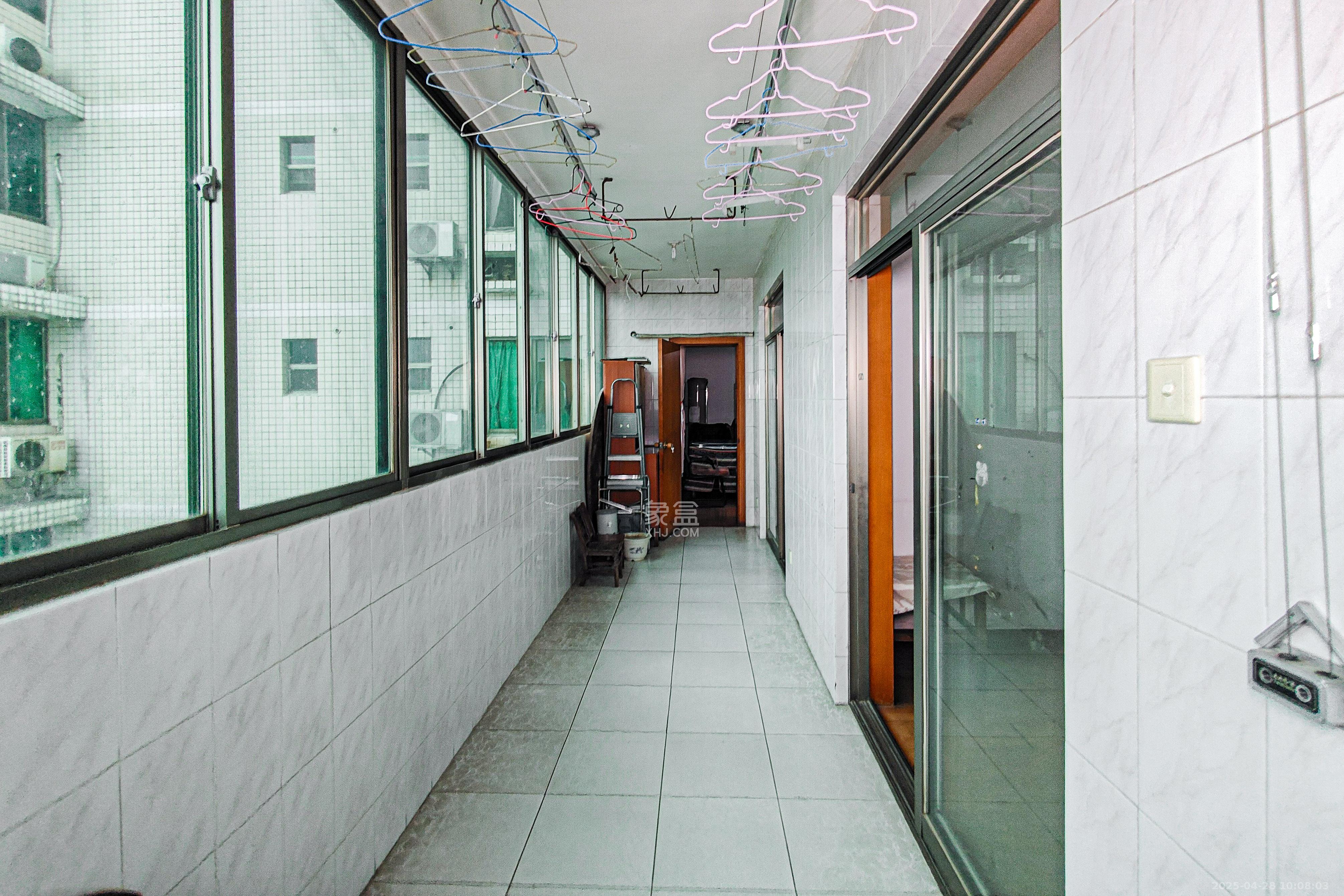 湘农桥社区  3室2厅2卫    136.0万 湘农桥社区  3室2厅2卫    136.0万阳台