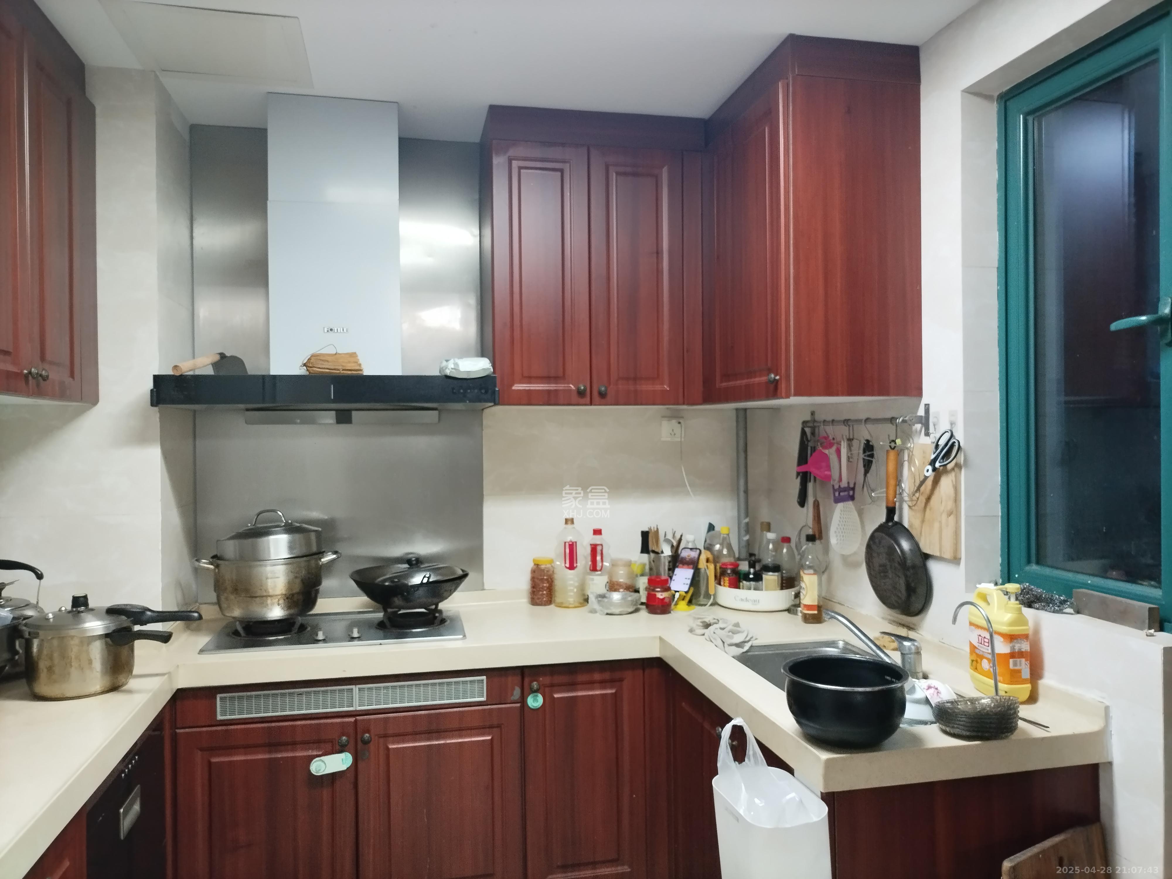 恒大翡翠华庭 3室2厅1卫 2300.0元/月 恒大翡翠华庭 3室2厅1卫 2300.0元/月室内图