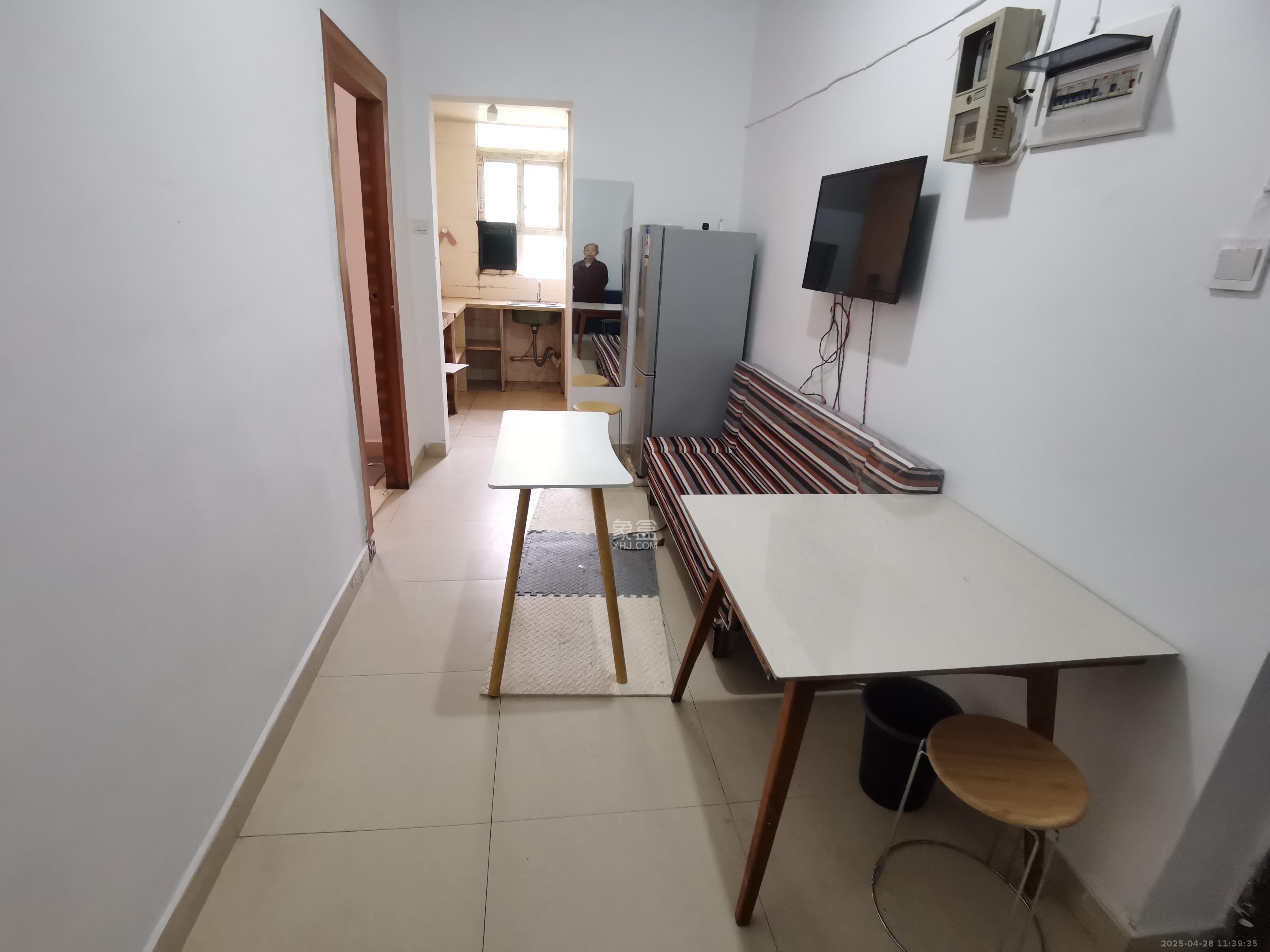 新桥沁园(银港农贸市场)  2室1厅1卫    1200.0元/月 新桥沁园(银港农贸市场)  2室1厅1卫    1200.0元/月室内图