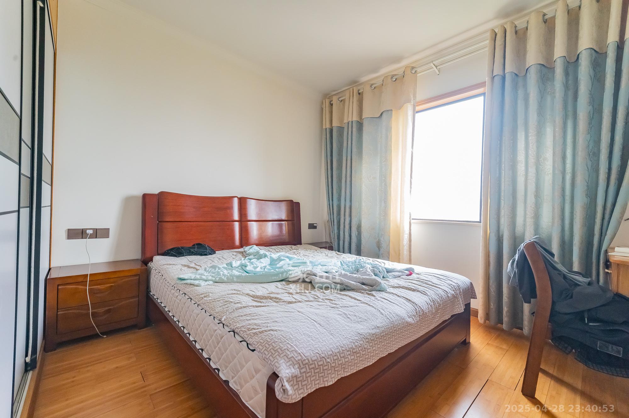 星湖湾二期高层 4室2厅2卫 88.0万 星湖湾二期高层 4室2厅2卫 88.0万卧室