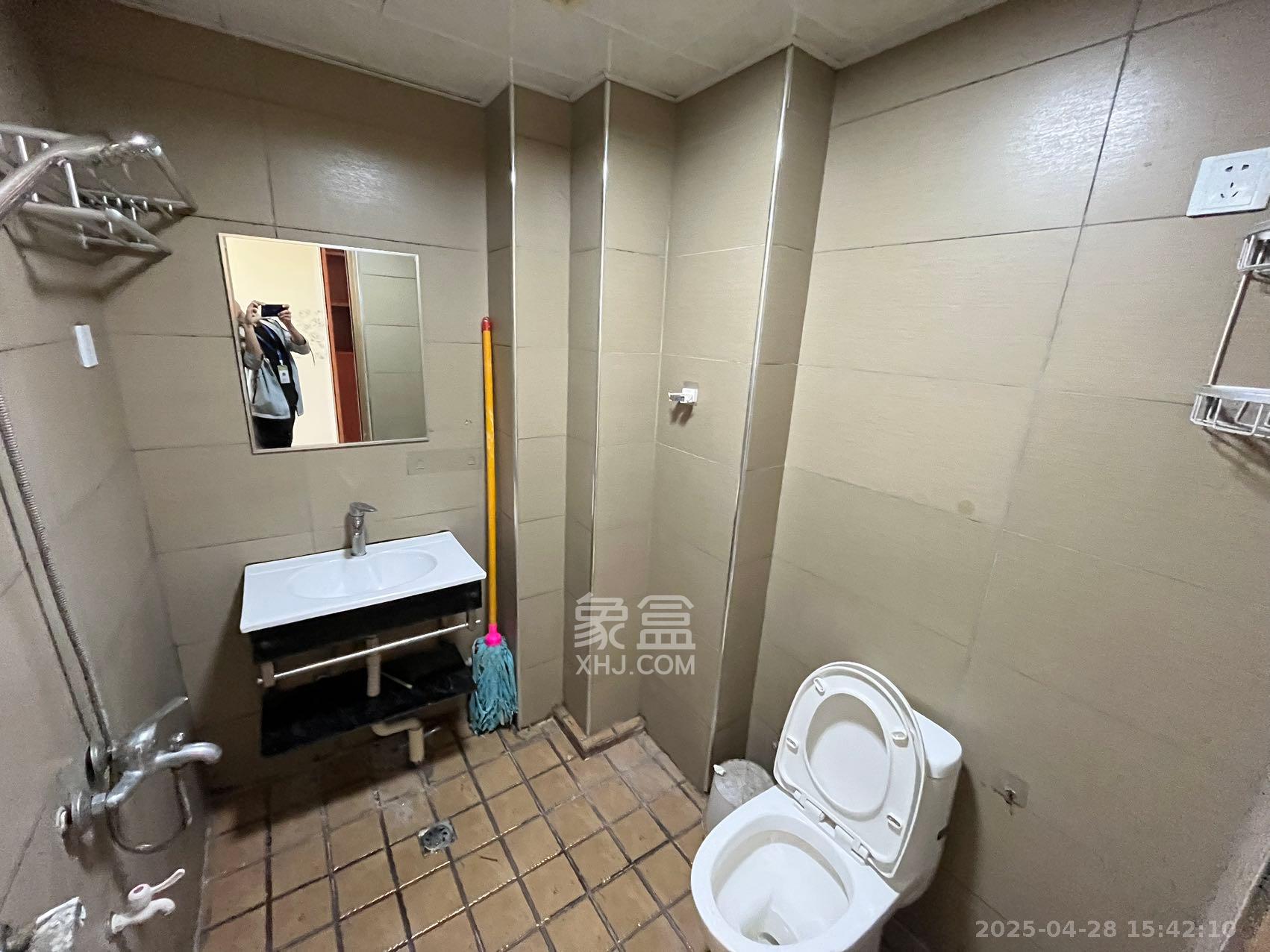 观湖公寓  1室1厅1卫   1400.00元/月室内图