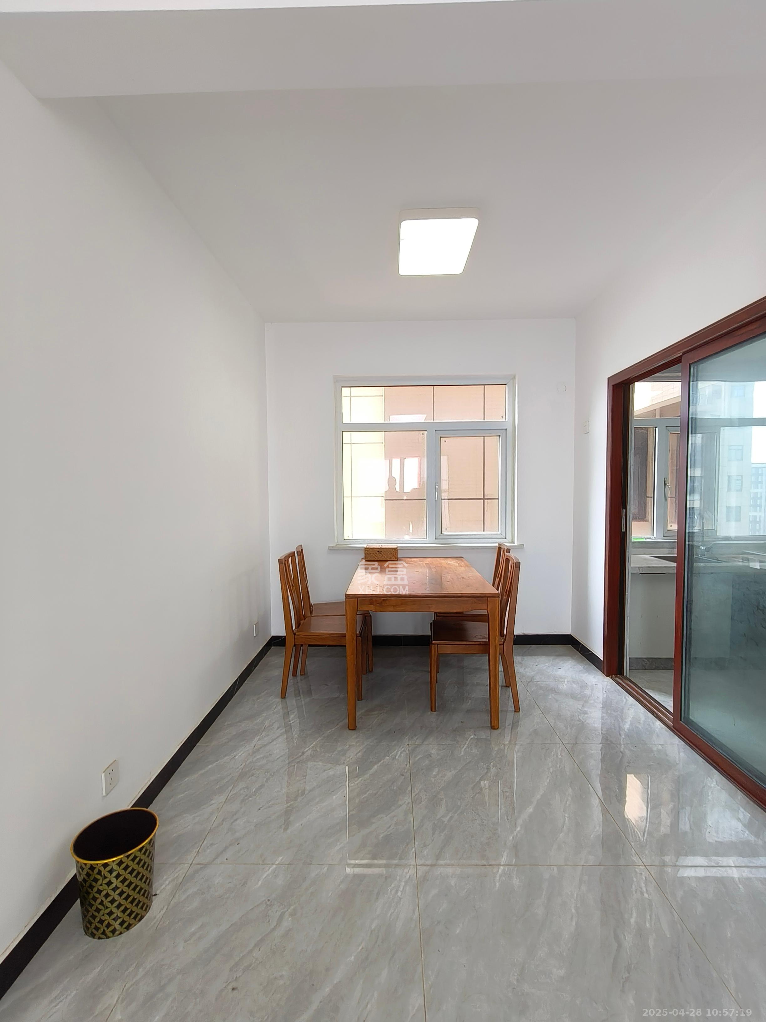 和悦城(蟠龙景苑) 3室2厅1卫 2000.0元/月 和悦城(蟠龙景苑) 3室2厅1卫 2000.0元/月室内图