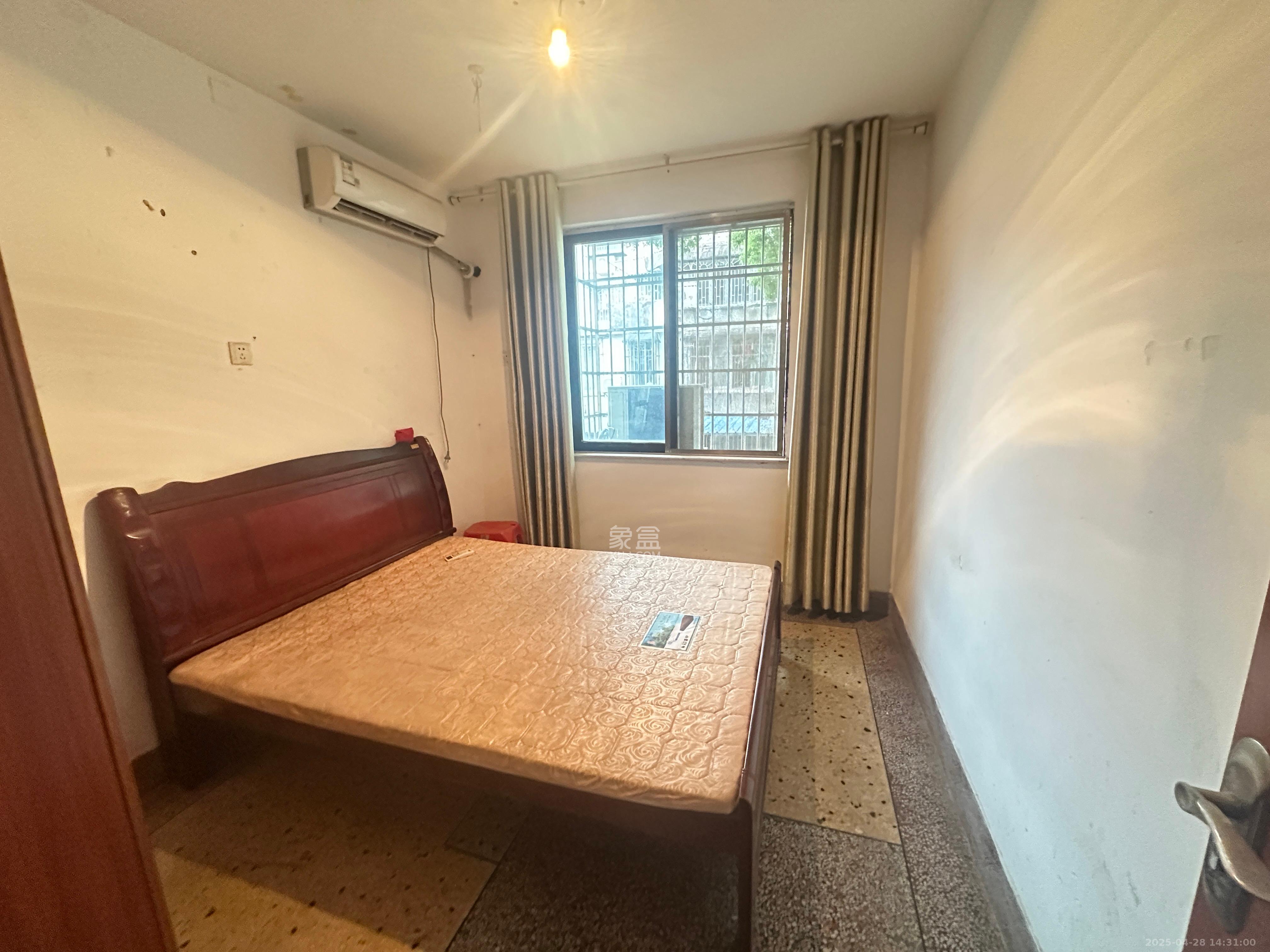 桔园小区1-8片 3室2厅1卫 1500.0元/月 桔园小区1-8片 3室2厅1卫 1500.0元/月室内图