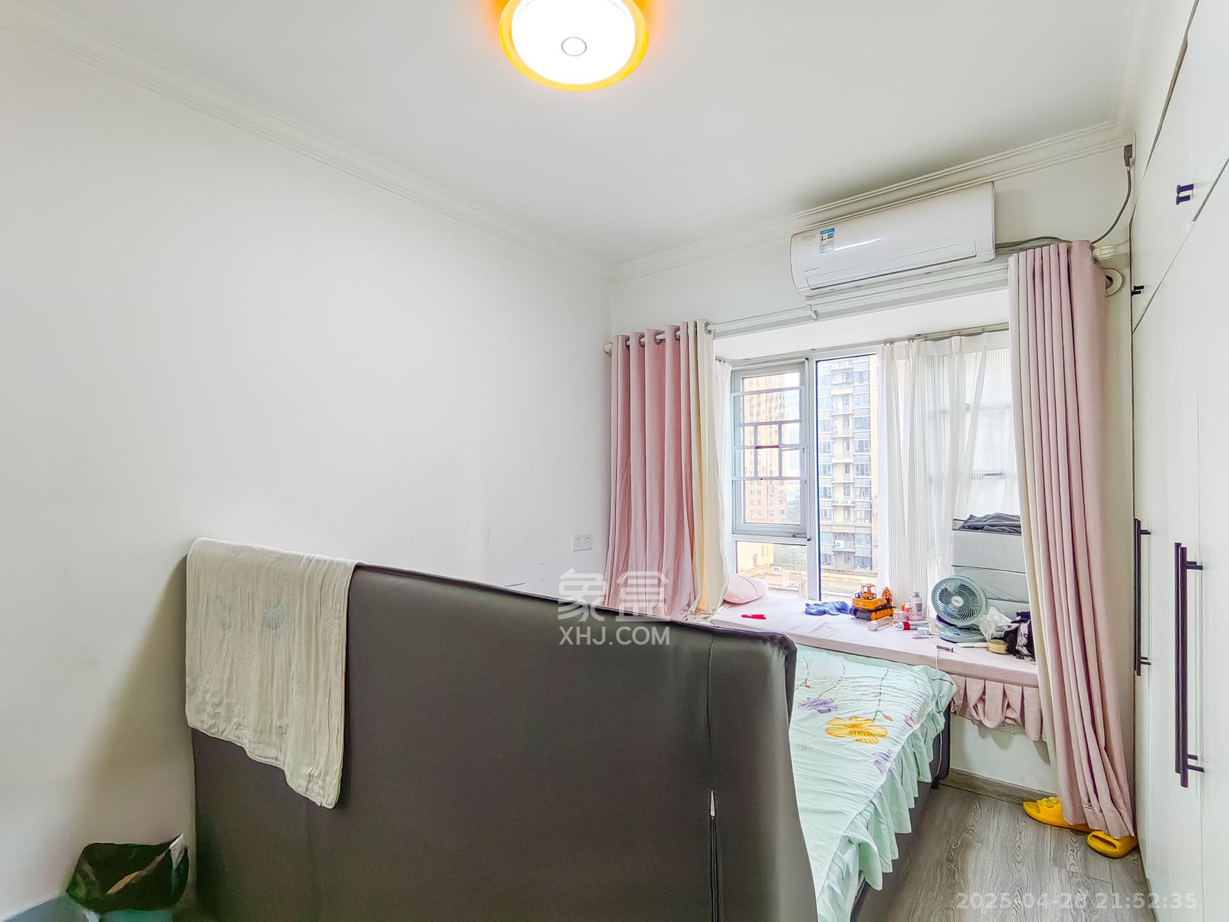 荣盛花语城 3室2厅1卫 59.8万 荣盛花语城 3室2厅1卫 59.8万卧室