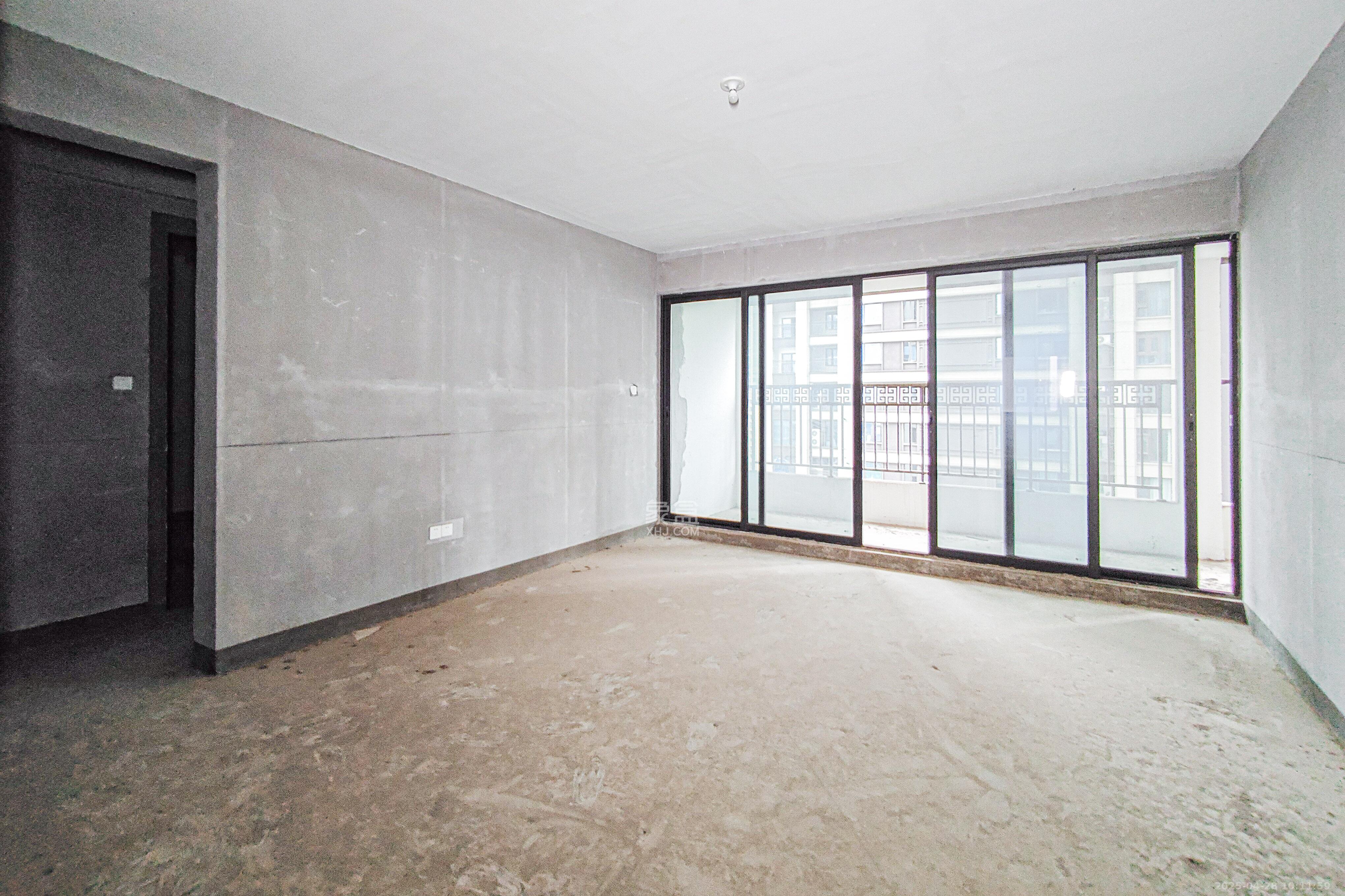 建发央玺（建发泱玺雅苑）  4室2厅2卫   370.00万客厅
