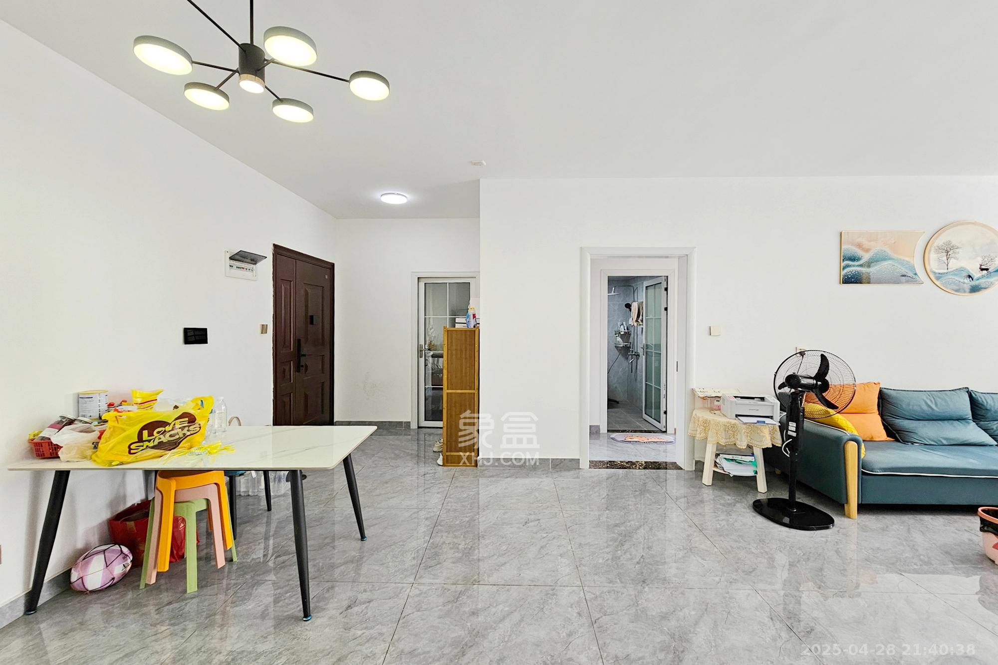 长房东旭国际 3室2厅2卫 139.8万 长房东旭国际 3室2厅2卫 139.8万客厅