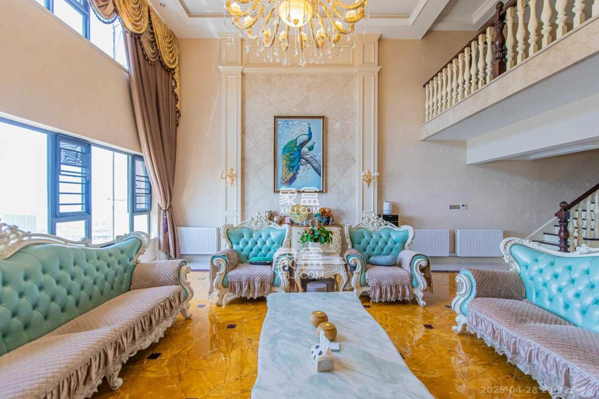 碧桂园威尼斯城 8室2厅6卫 693.98万 碧桂园威尼斯城 8室2厅6卫 693.98万客厅