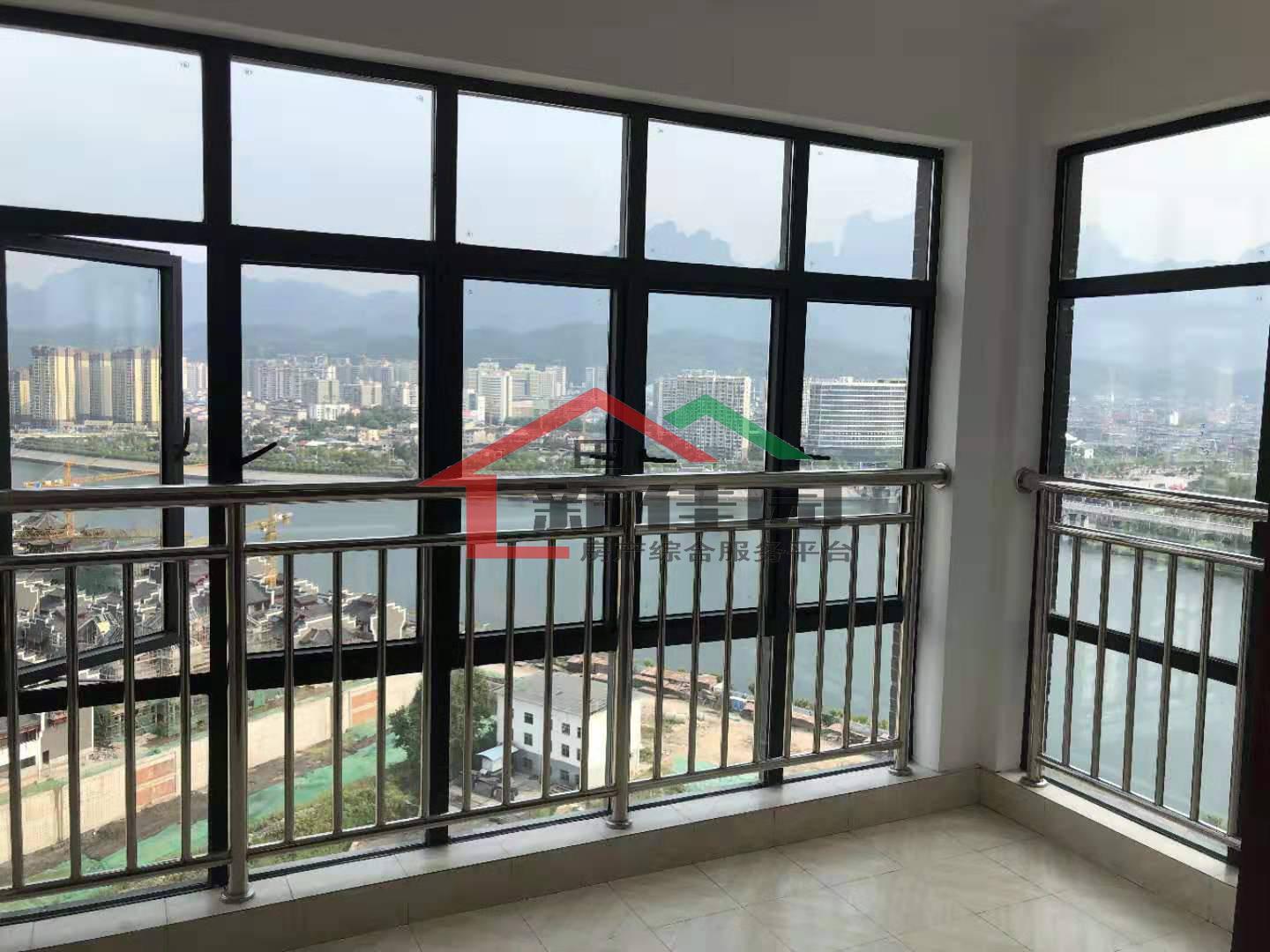 南门口安置小区一期  3室2厅2卫   92.00万客厅