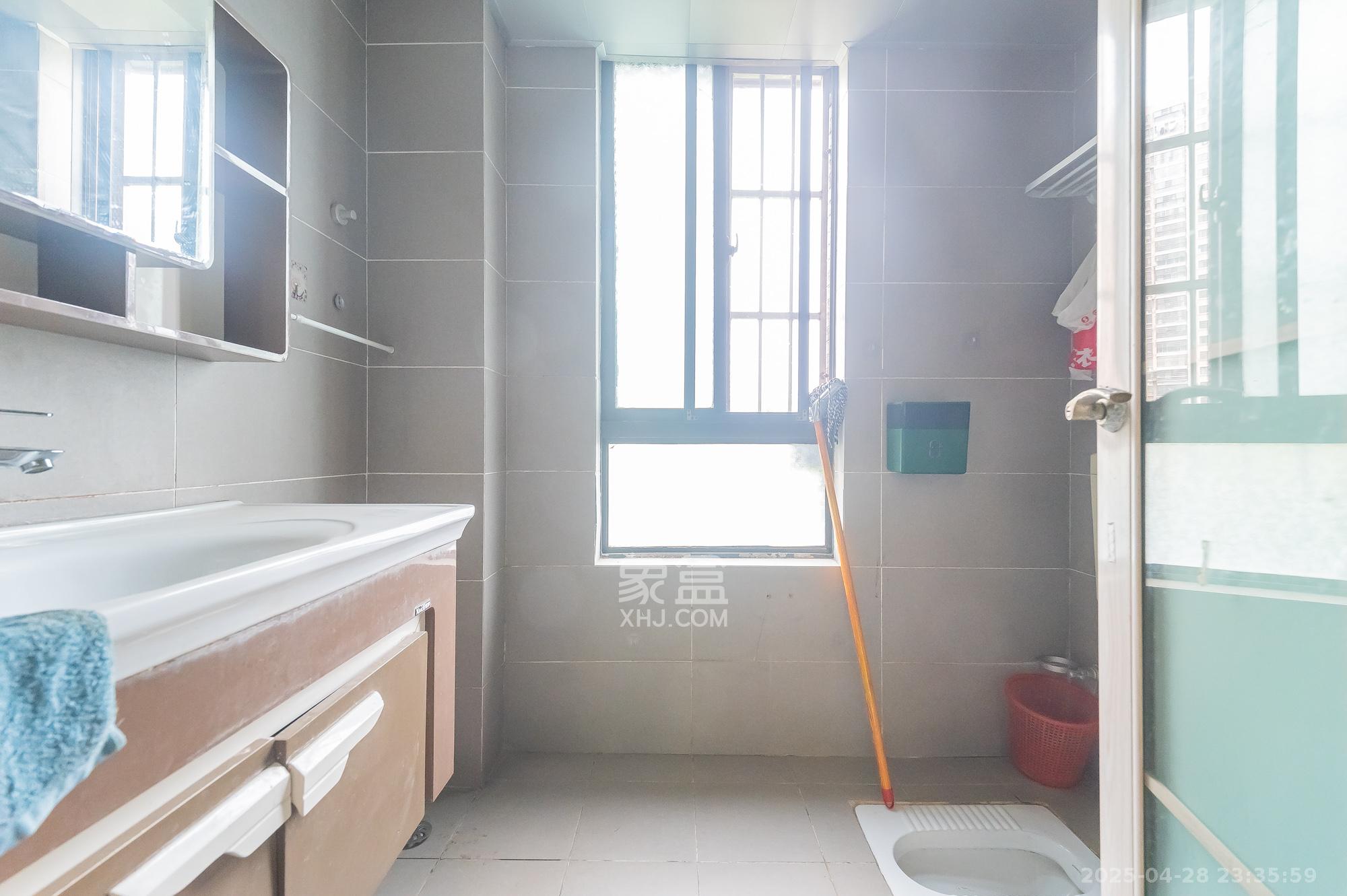 华润凤凰城二期 3室2厅1卫 58.8万 华润凤凰城二期 3室2厅1卫 58.8万卫生间