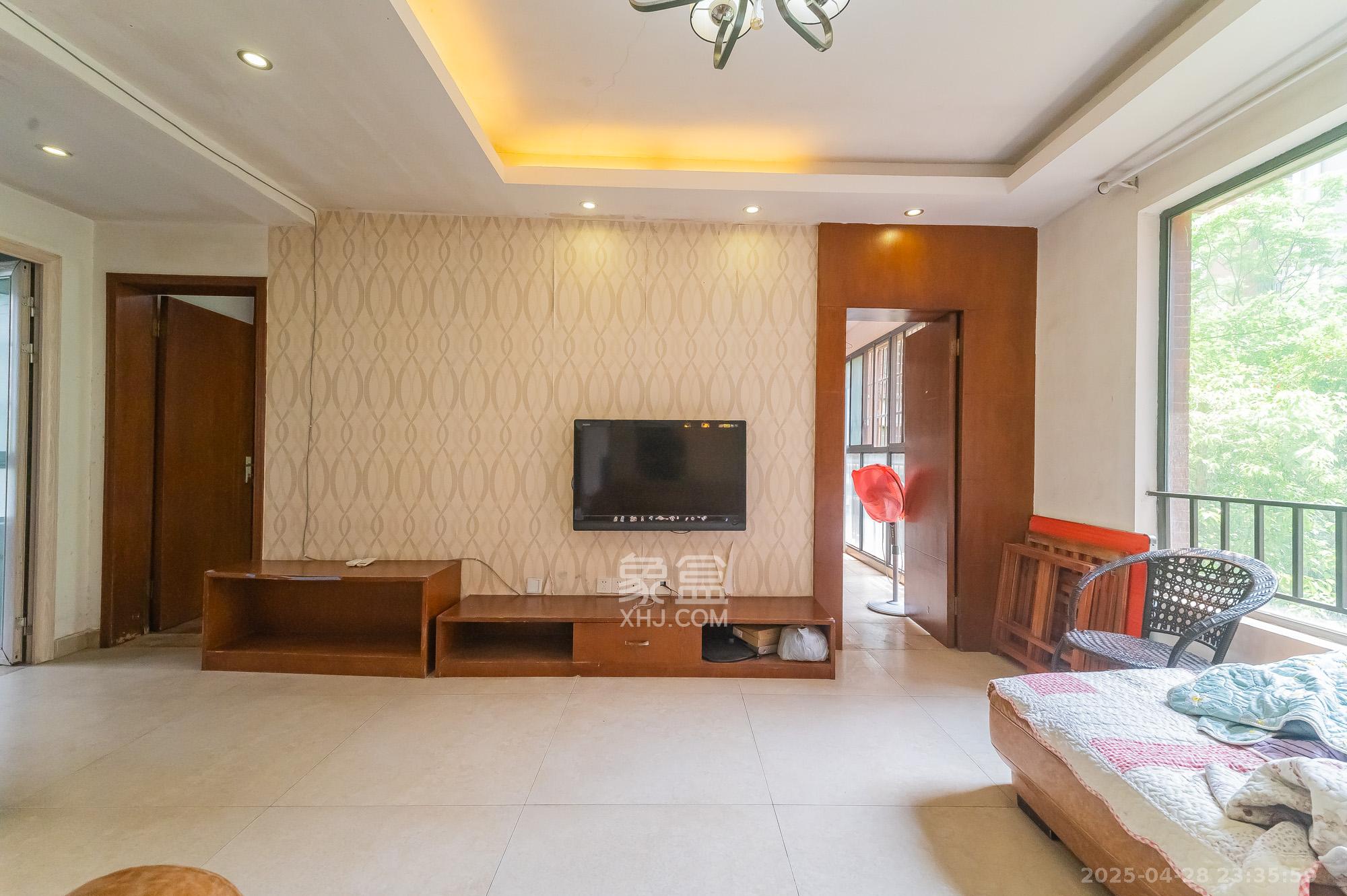 华润凤凰城二期 3室2厅1卫 58.8万 华润凤凰城二期 3室2厅1卫 58.8万客厅